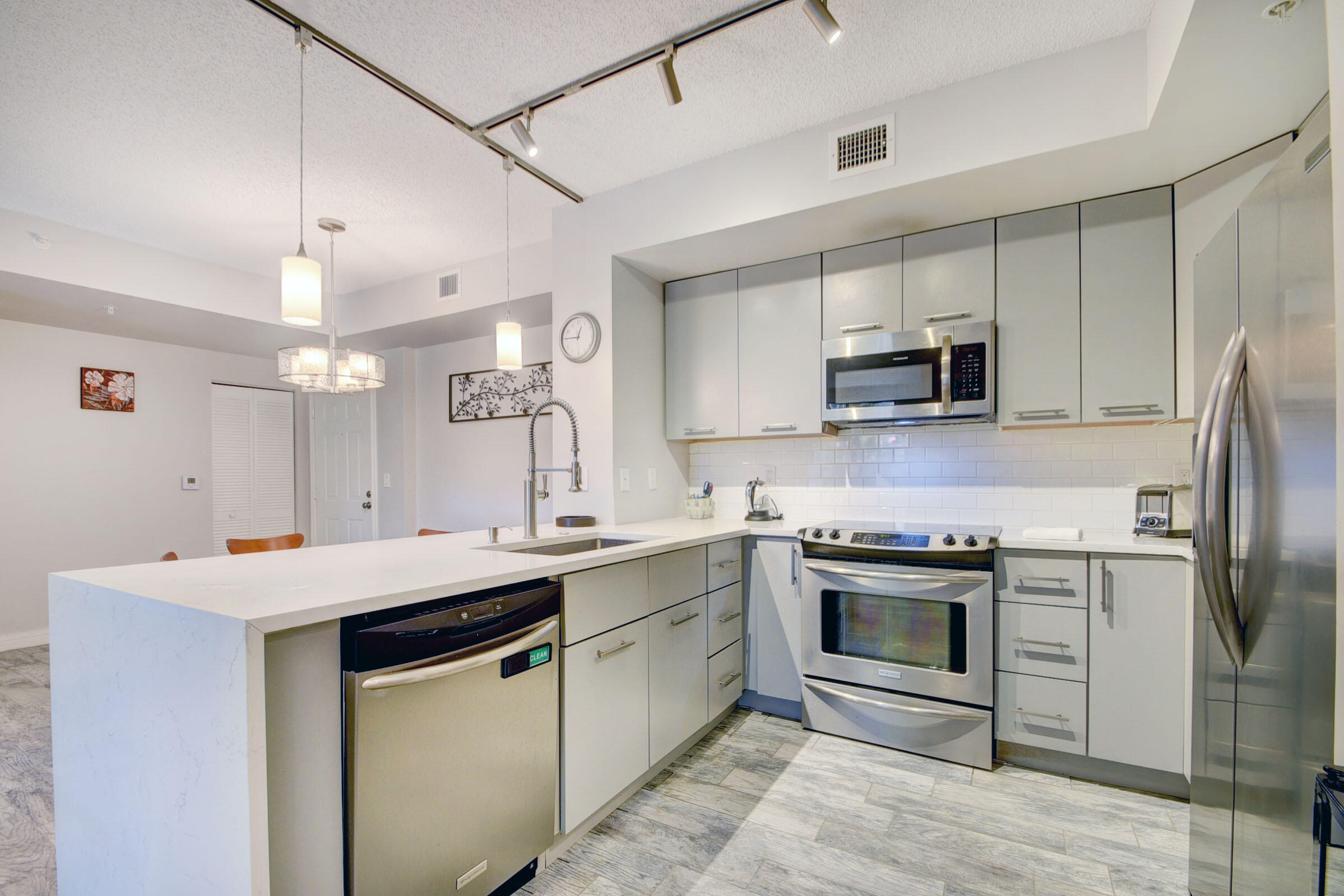 COURTYARDS IN CITYPLACE CONDO - Residential