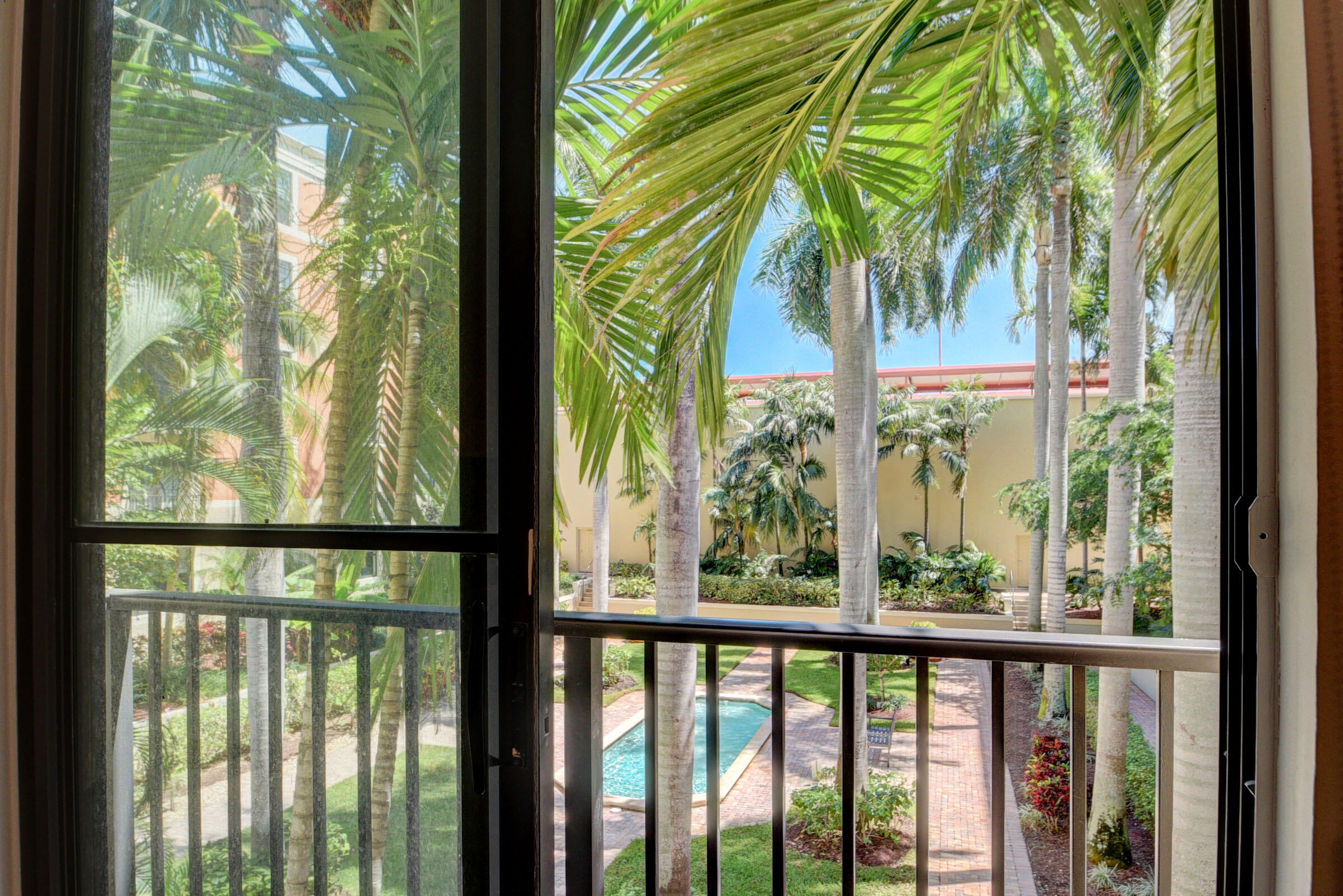 COURTYARDS IN CITYPLACE CONDO - Residential