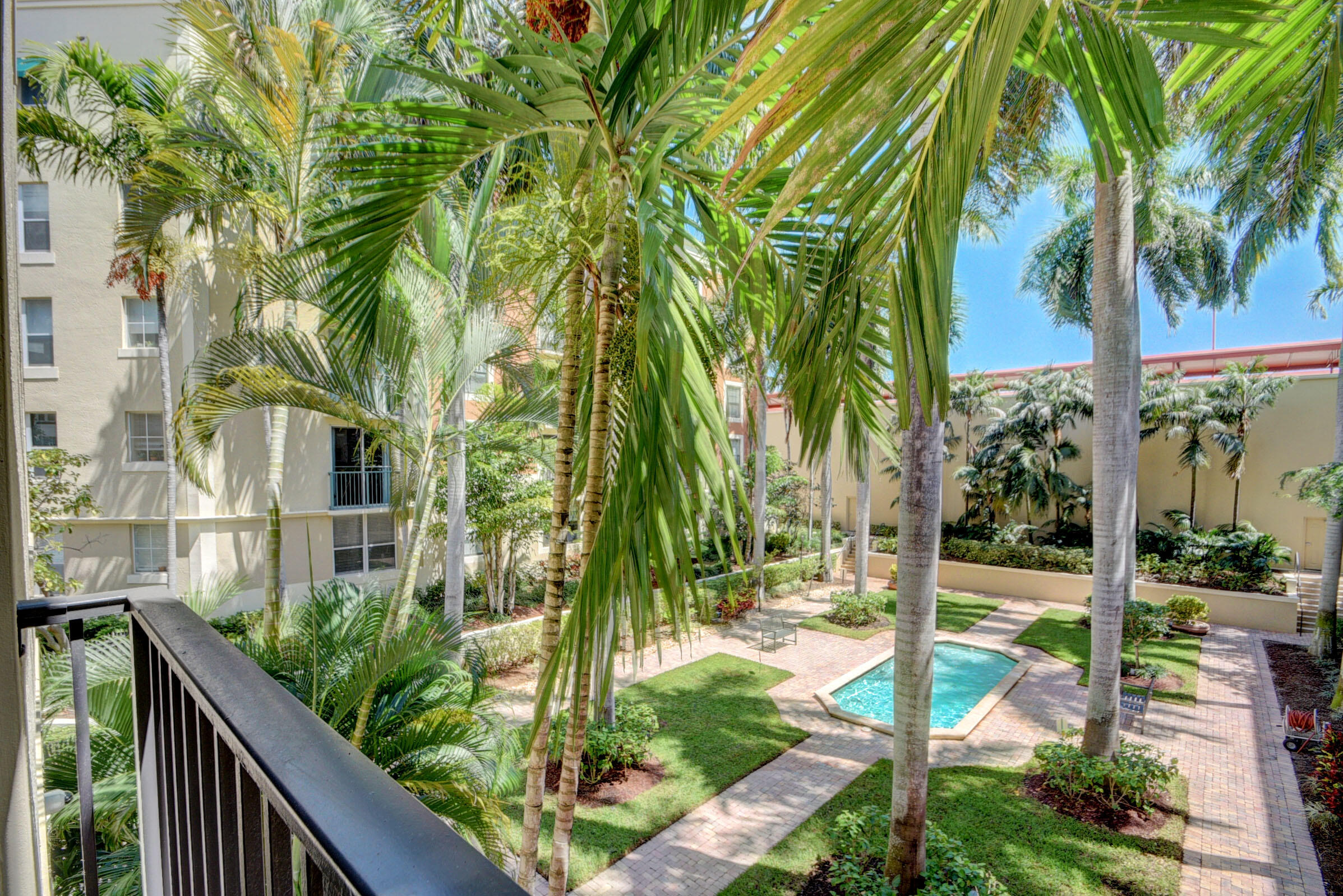 COURTYARDS IN CITYPLACE CONDO - Residential