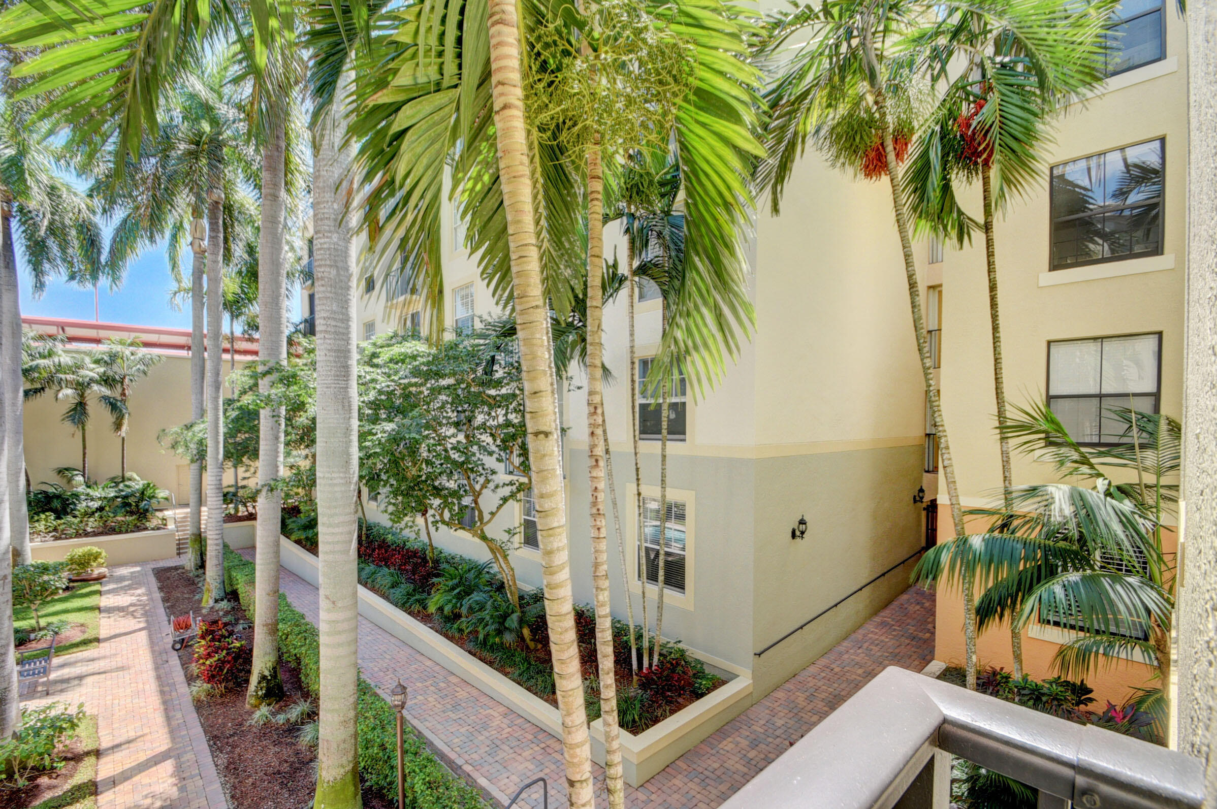 COURTYARDS IN CITYPLACE CONDO - Residential
