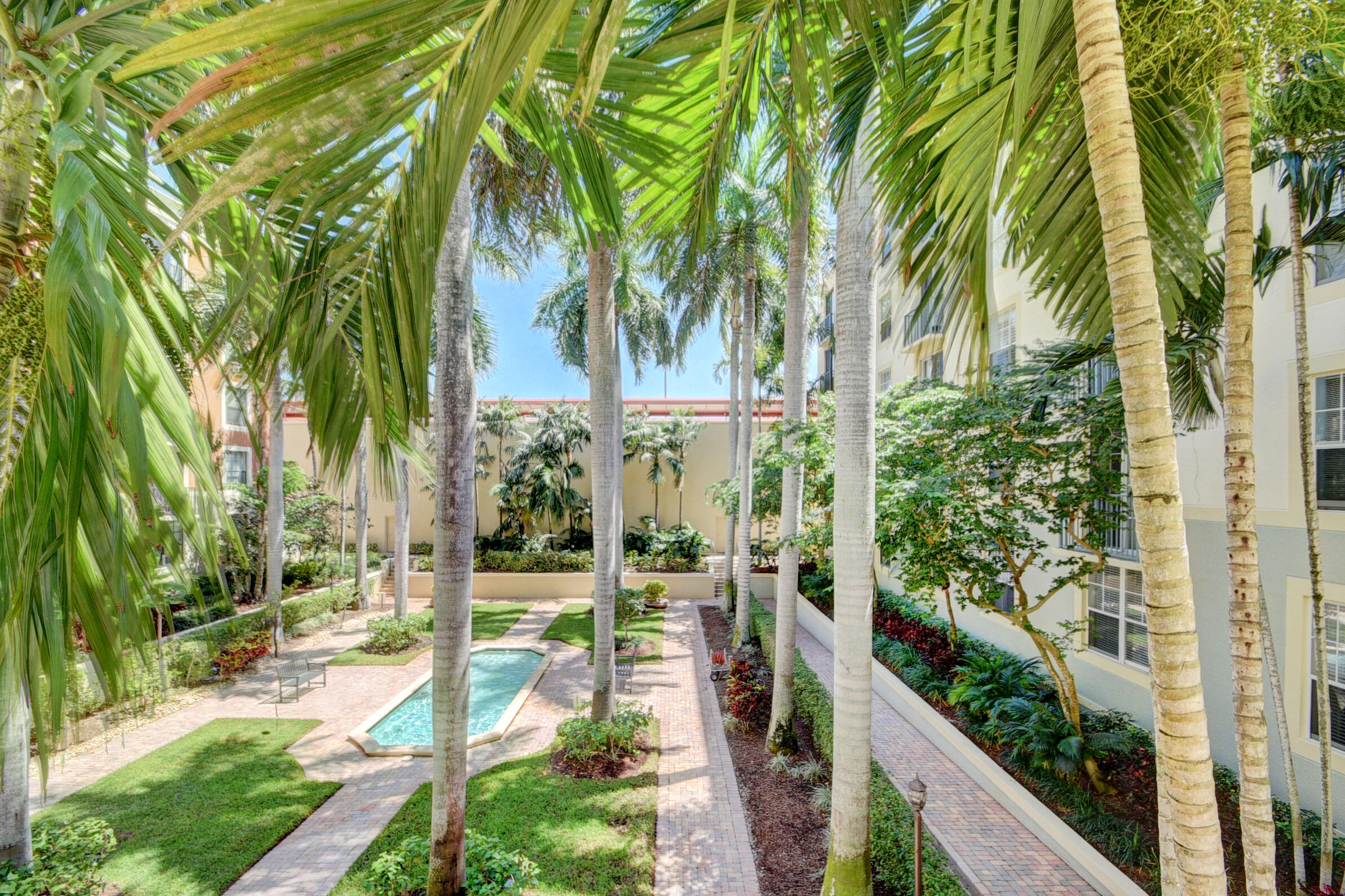 COURTYARDS IN CITYPLACE CONDO - Residential