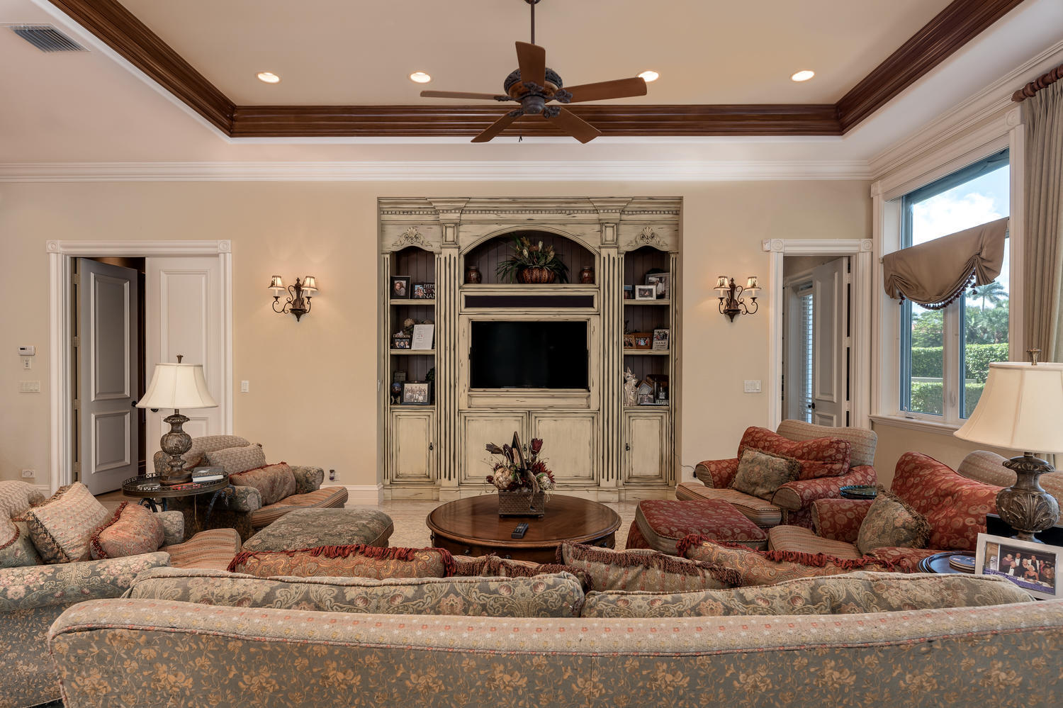 SANTA BARBARA SHORES - Residential