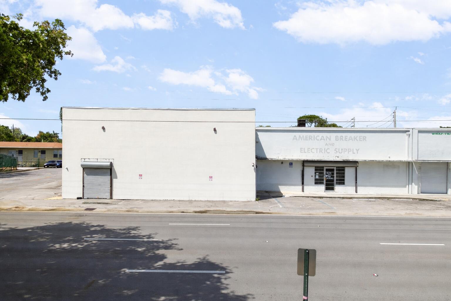Vacant 12,013 SF flex/industrial warehouse with mezzanine offering immediate occupancy and significant redevelopment upside in the heart of East Hollywood. Situated on a 14,176 SF lot with DH-3 zoning, this property allows for high-intensity mixed-use development with potential for up to 10 stories (140 ft) and FAR up to 3.00.  Ideal for owner-users or investors seeking a well-located asset with retail frontage and true warehouse functionality. Permitted uses include retail, showroom, office, medical, restaurant, service, and flex/industrial, with potential for mixed-use or residential above (subject to approvals). Key features include 3-phase power, recently replaced roof, air-conditioned warehouse, and security system.