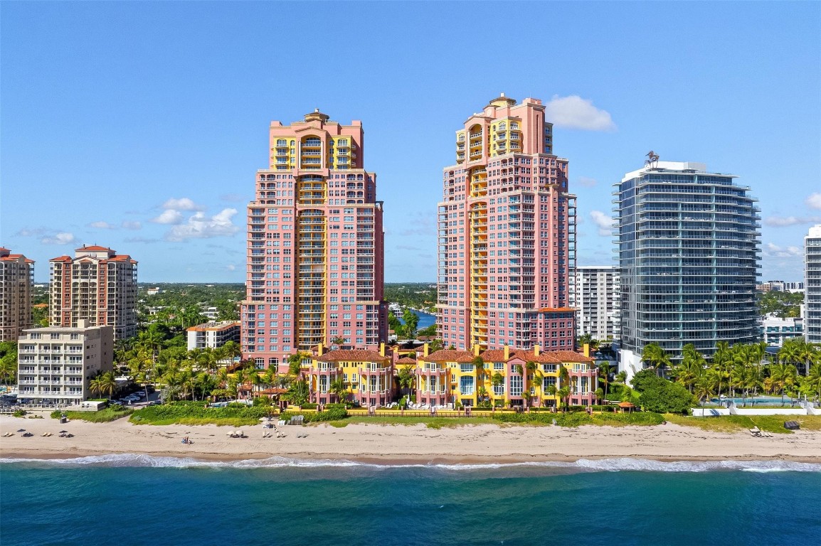 THE PALMS TOWNHOUSES - Residential
