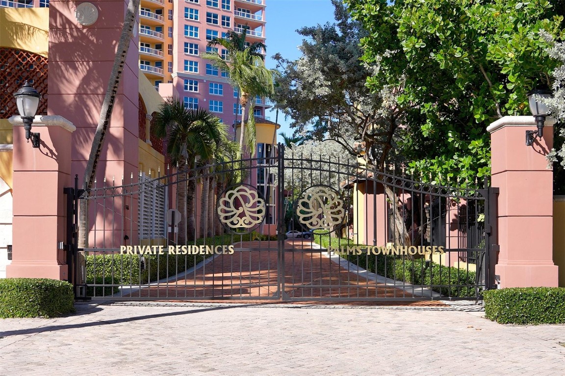 THE PALMS TOWNHOUSES - Residential