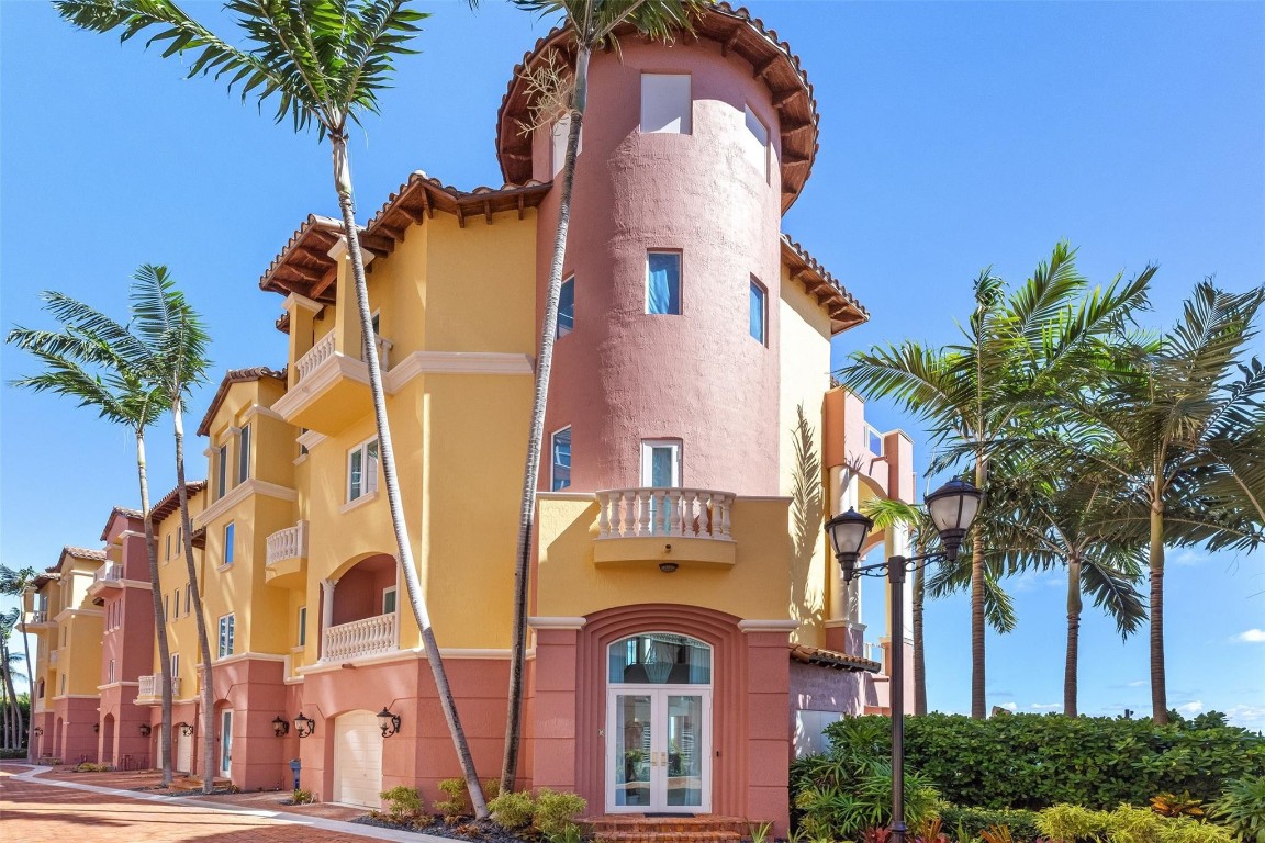 THE PALMS TOWNHOUSES - Residential