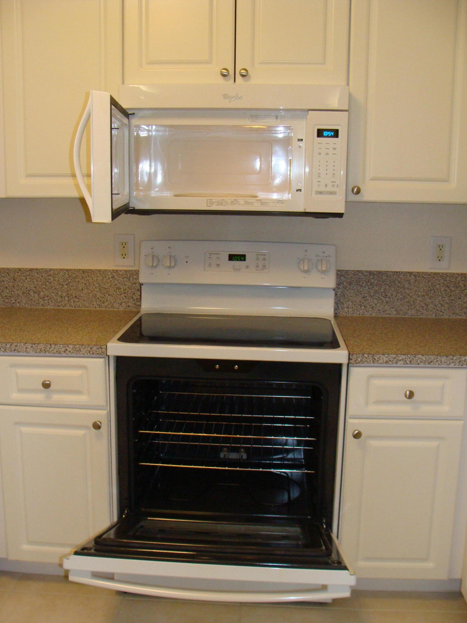 PINE HOLLOW II CONDO - Residential Lease