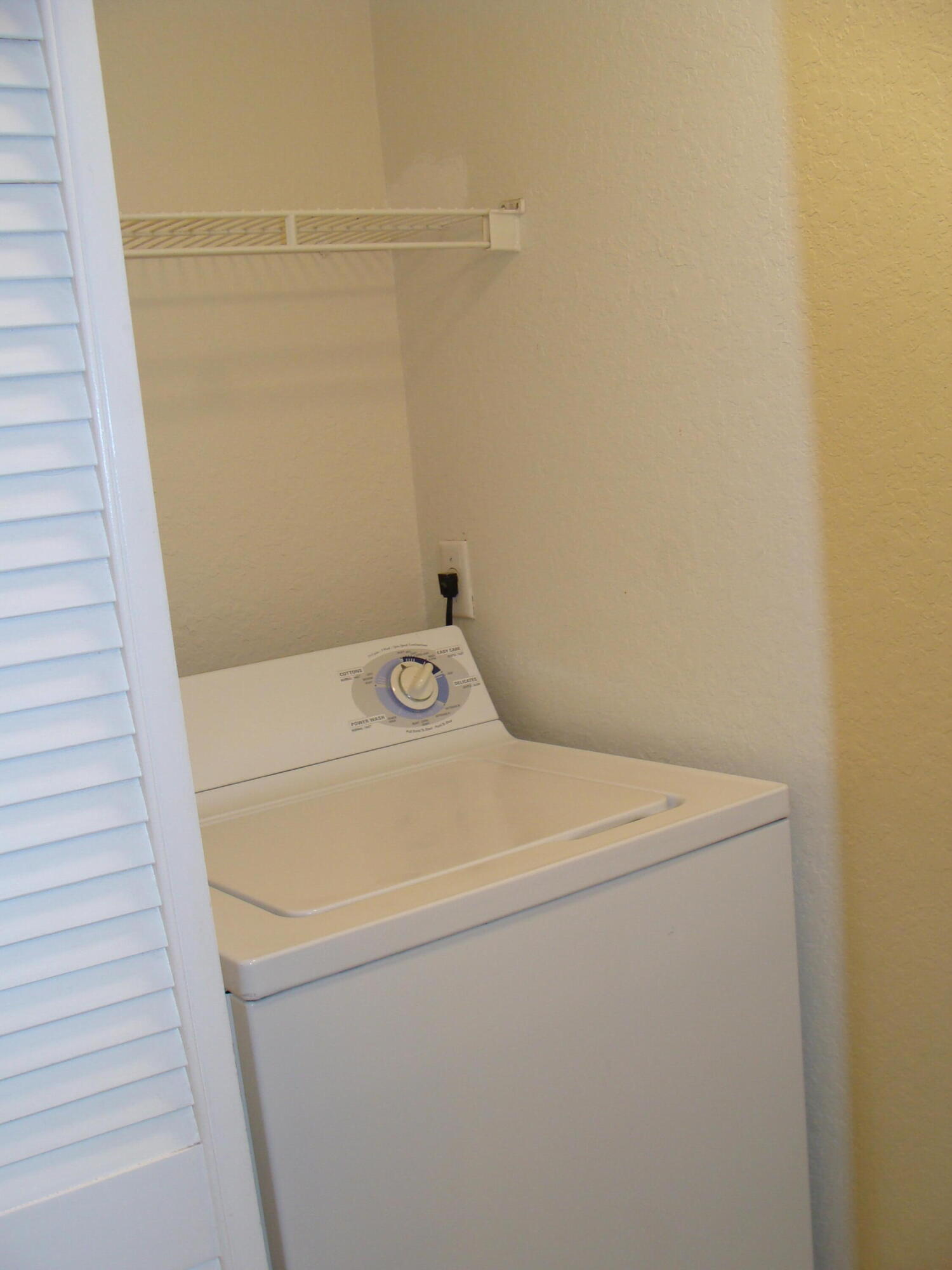 PINE HOLLOW II CONDO - Residential Lease