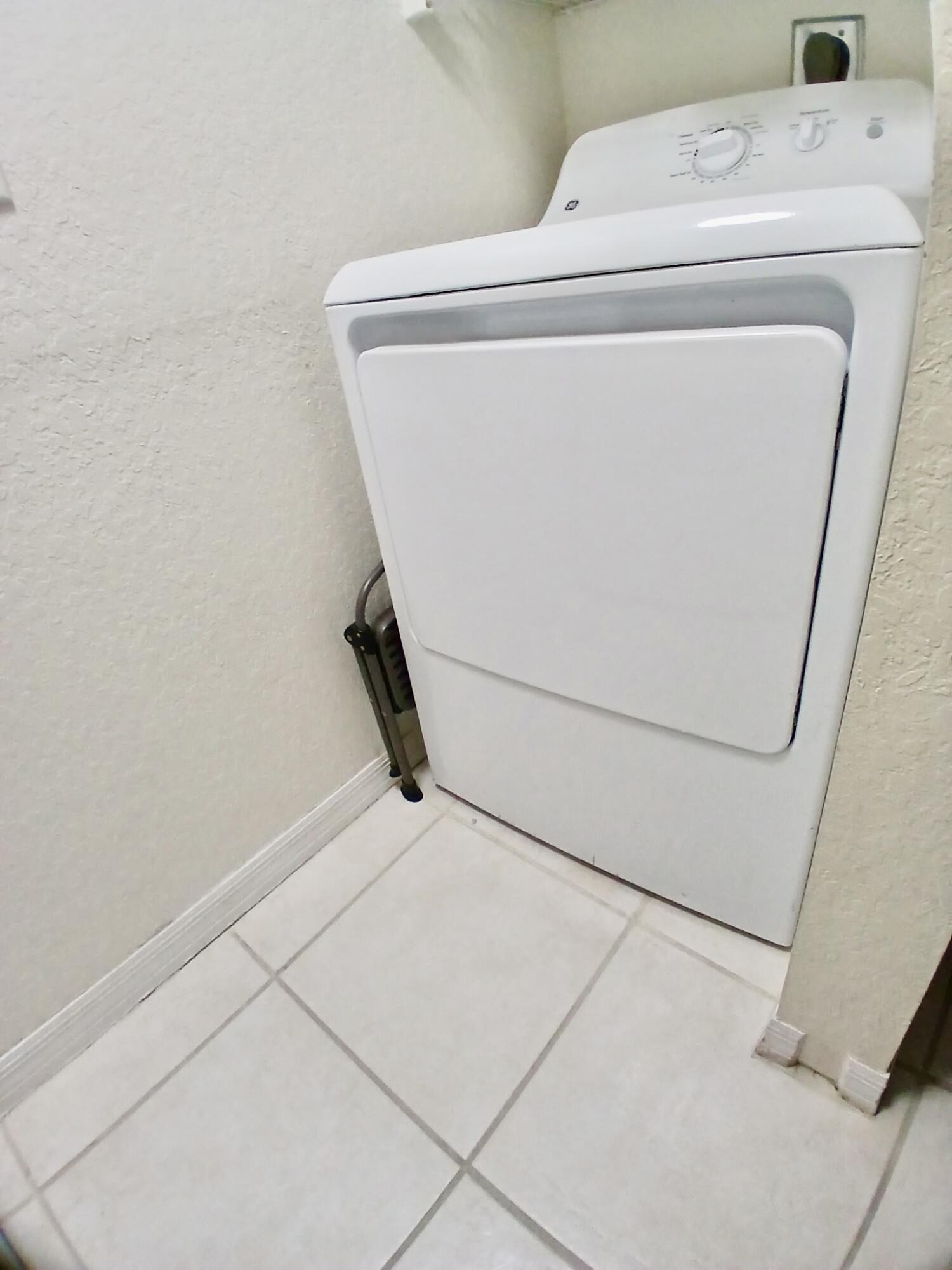 PINE HOLLOW II CONDO - Residential Lease