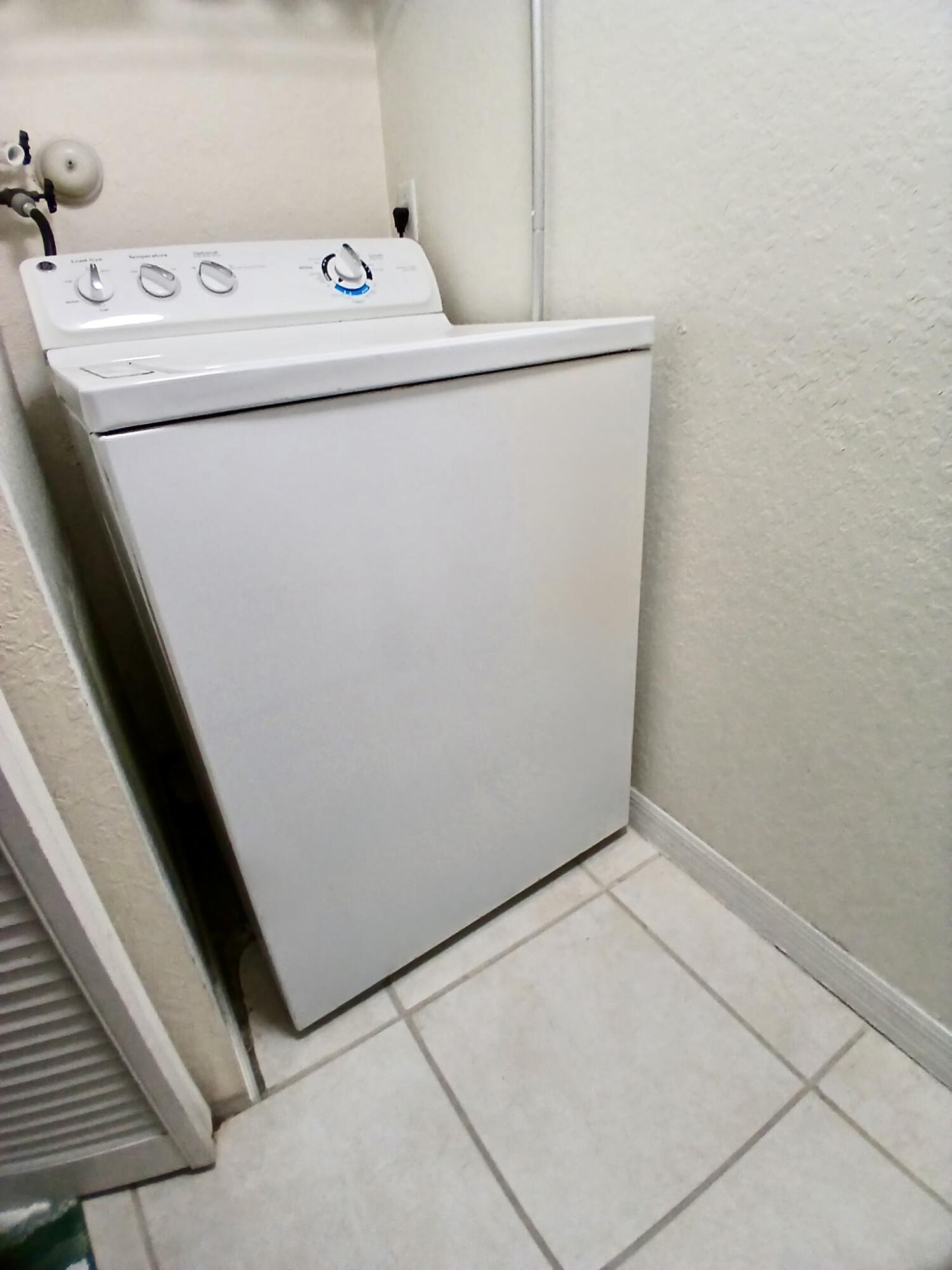 PINE HOLLOW II CONDO - Residential Lease