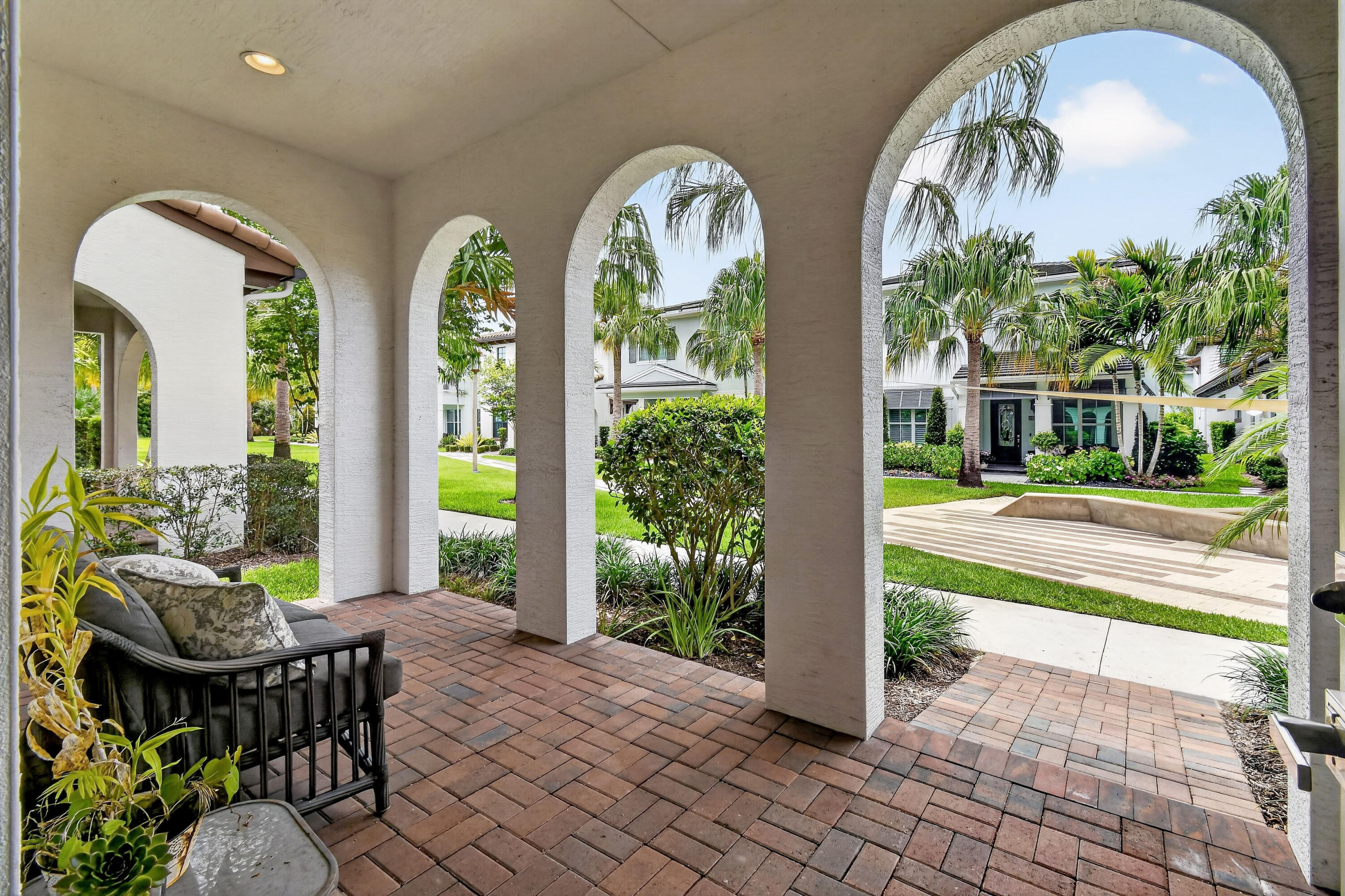 ALTON NEIGHBORHOOD - Residential Lease