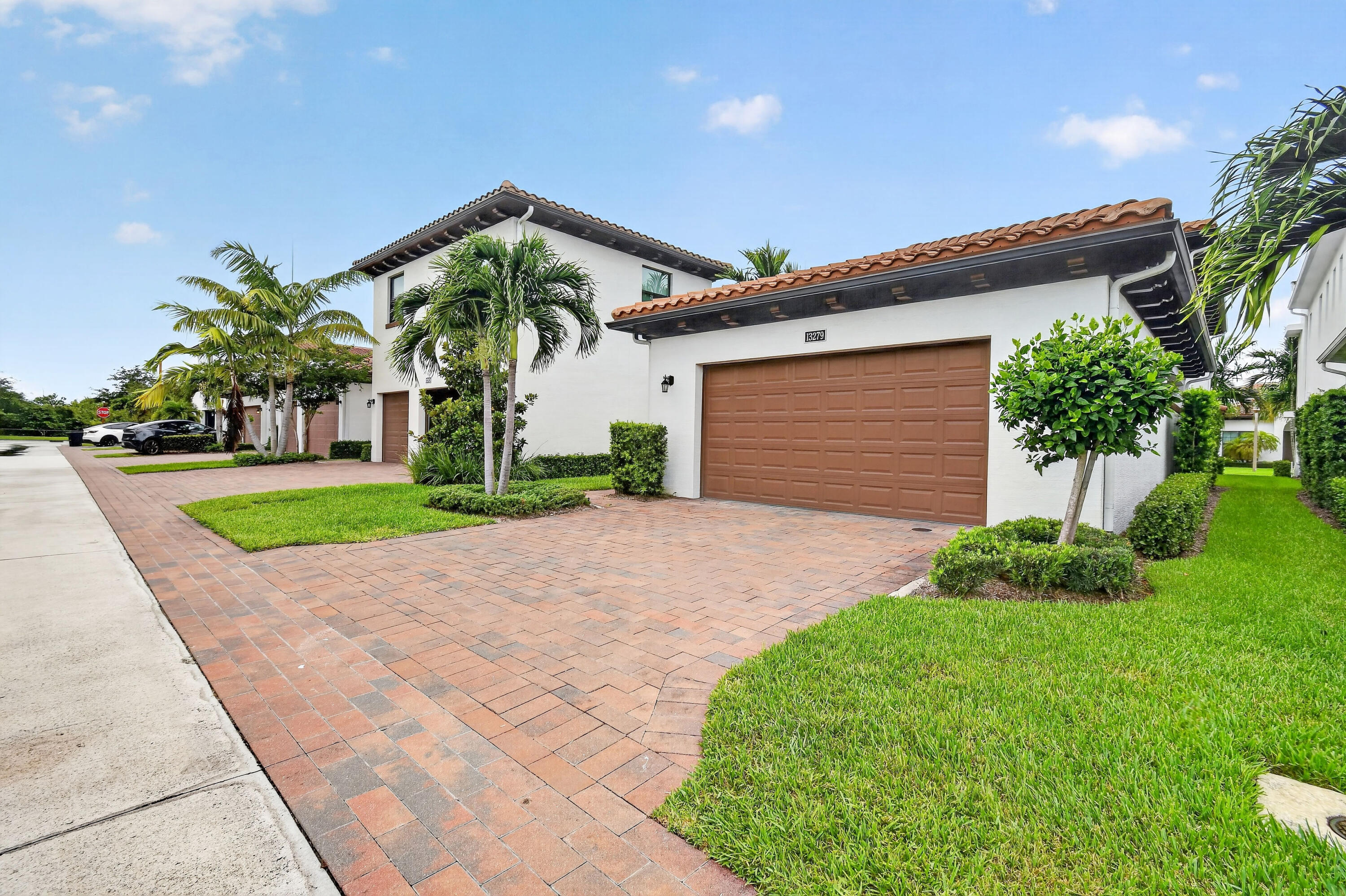 ALTON NEIGHBORHOOD - Residential Lease