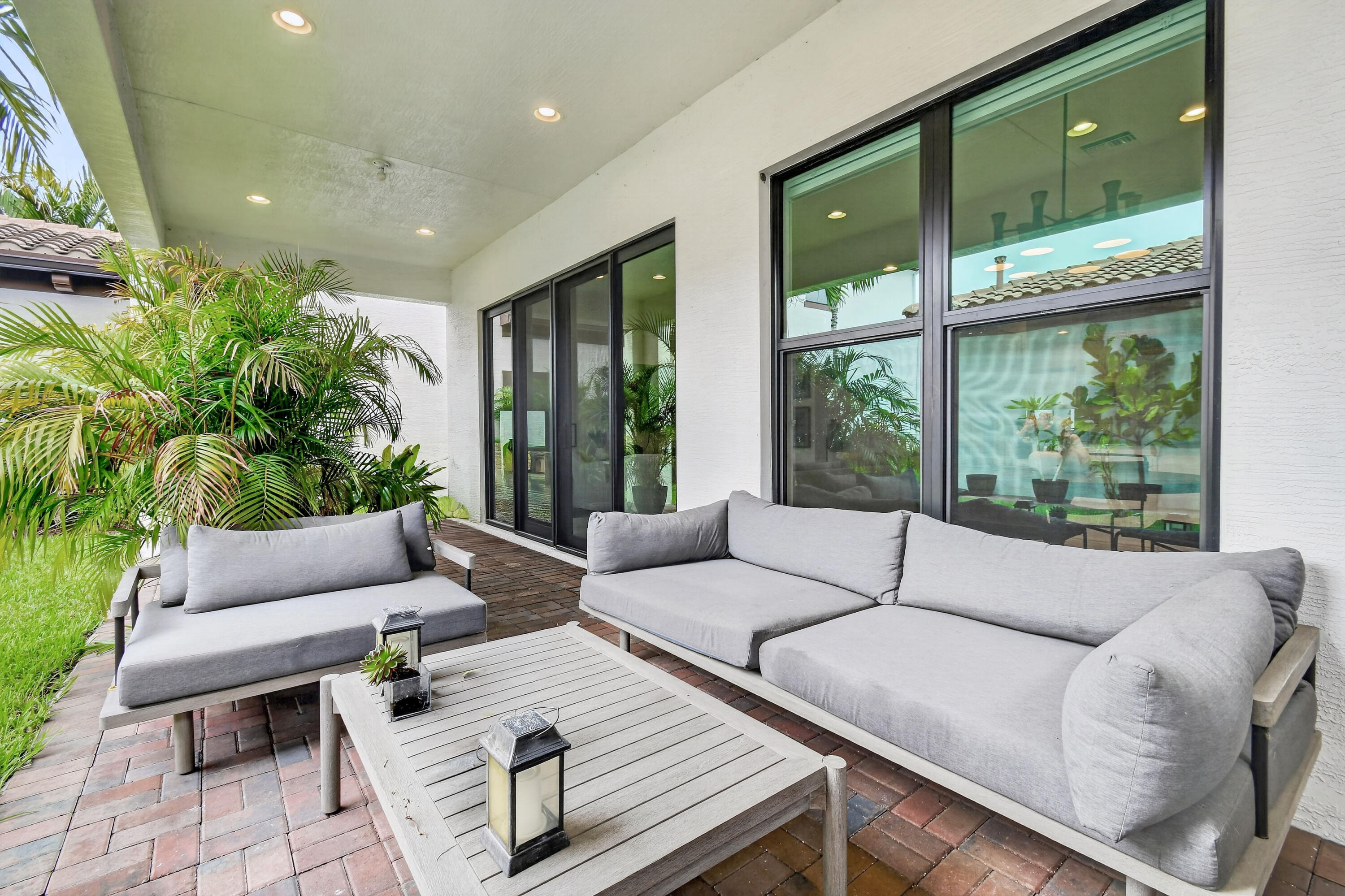 ALTON NEIGHBORHOOD - Residential Lease