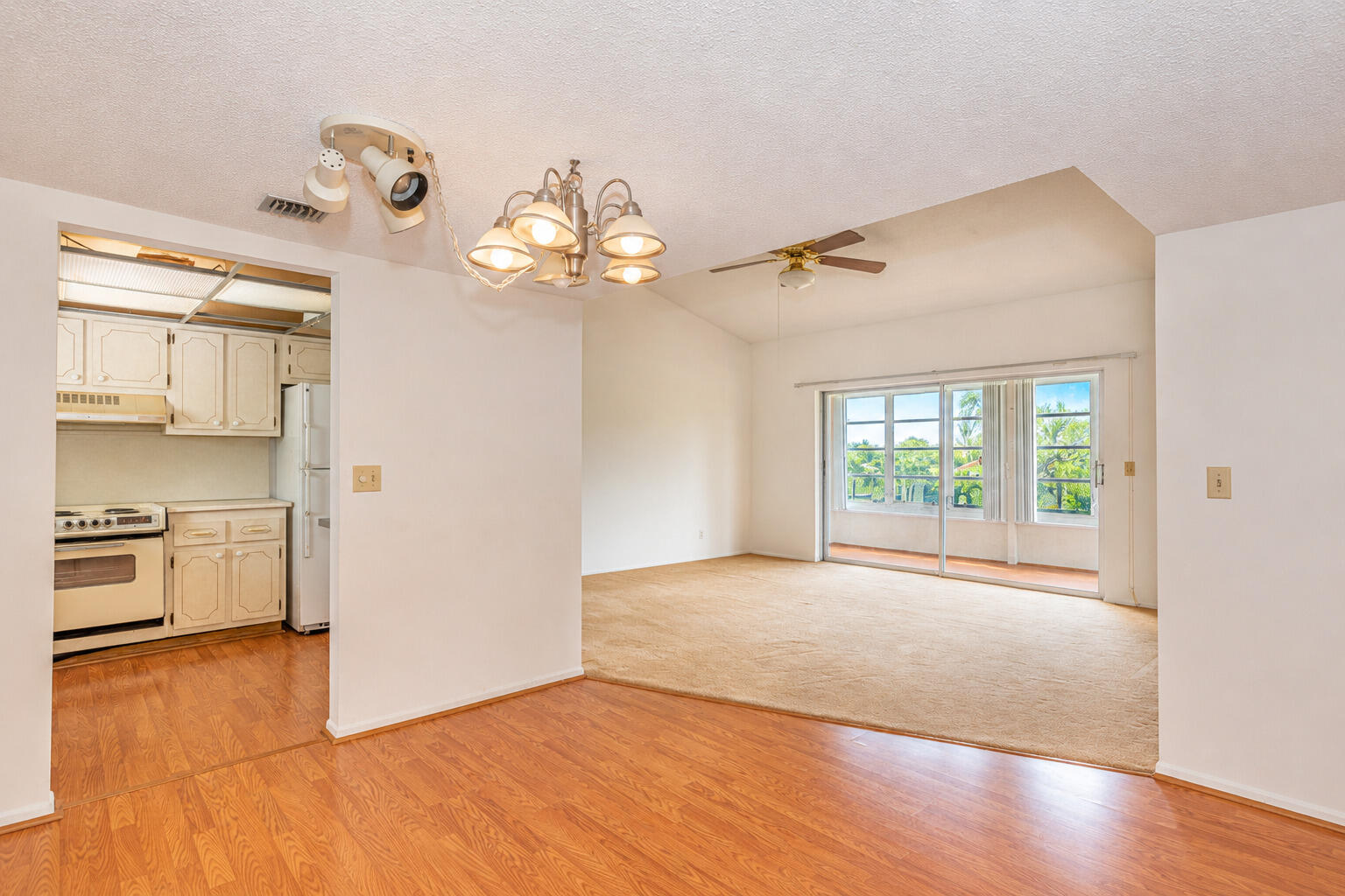 BOUNDBROOK CONDO S - Residential