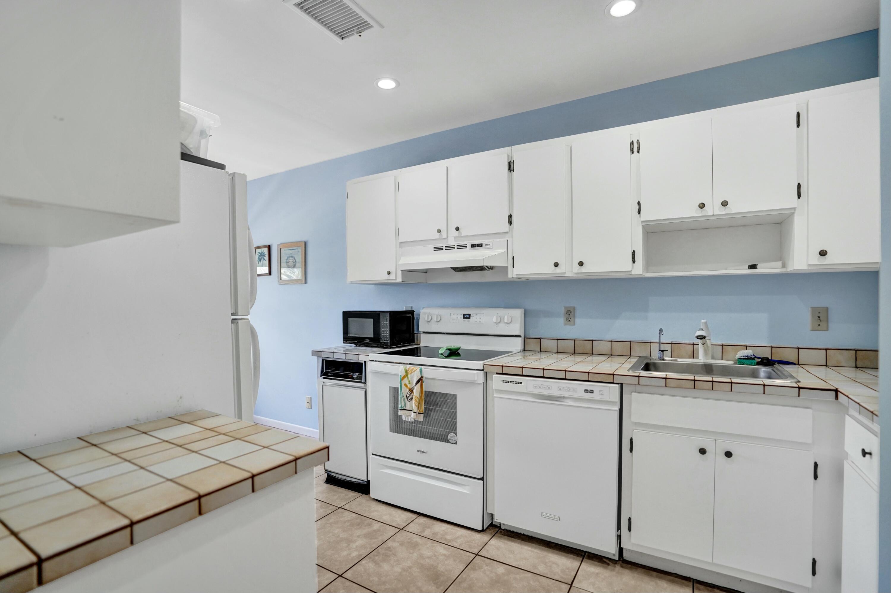 STRATFORD AT HUNTERS RUN CONDO - Residential