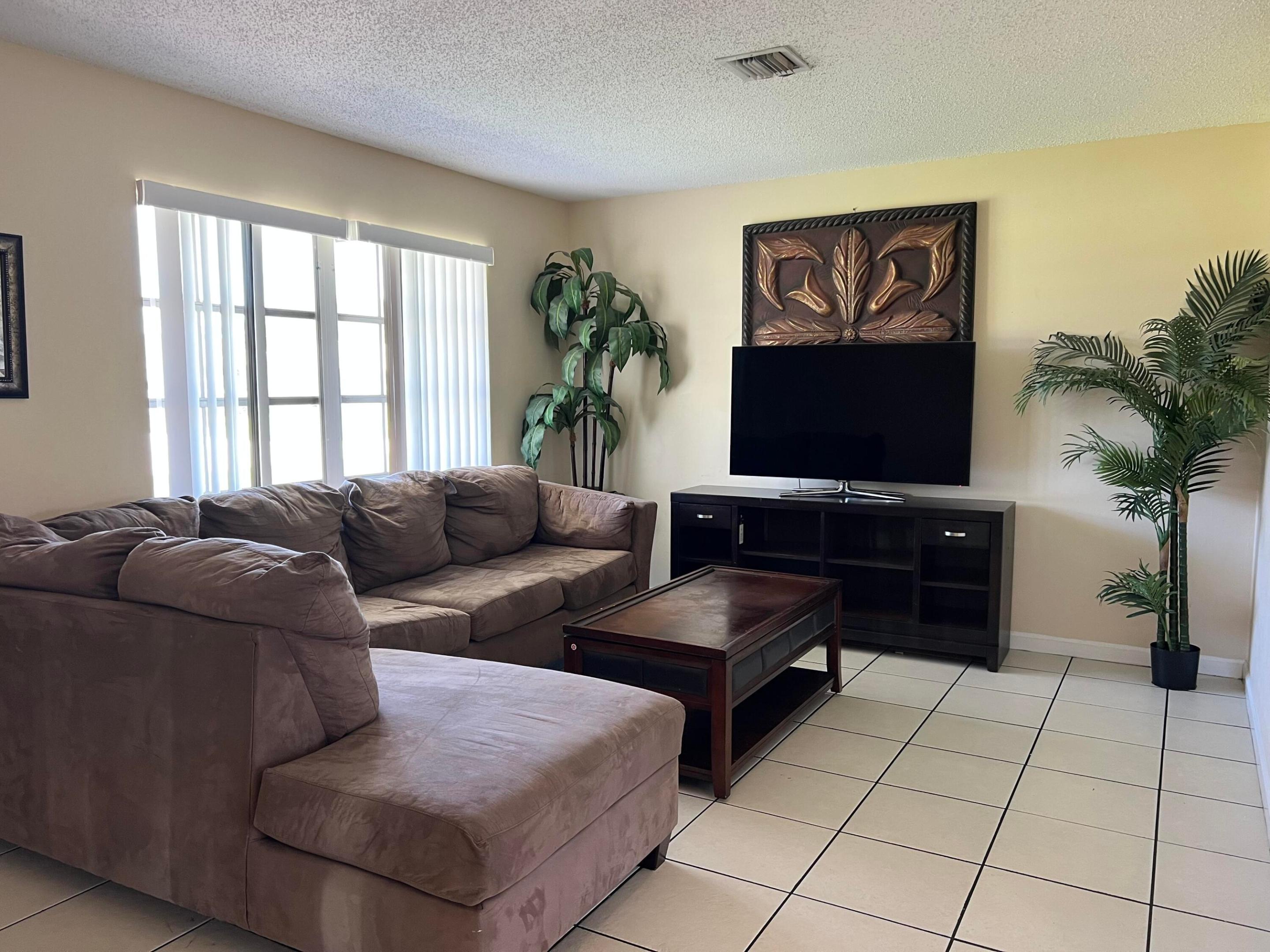 PORT ST LUCIE SECTION 27 - Residential Lease