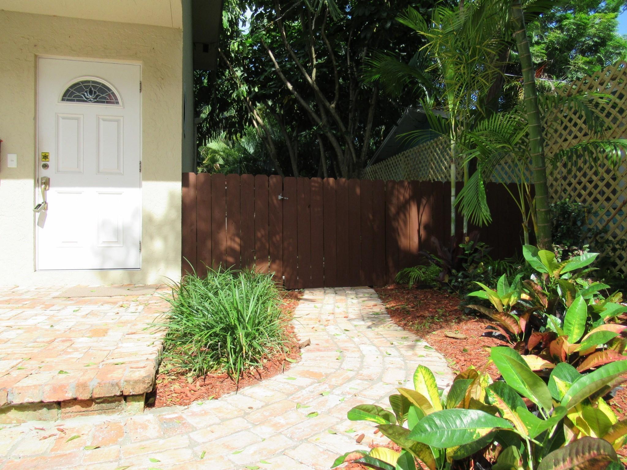 FLAMINGO PARK - Residential Lease