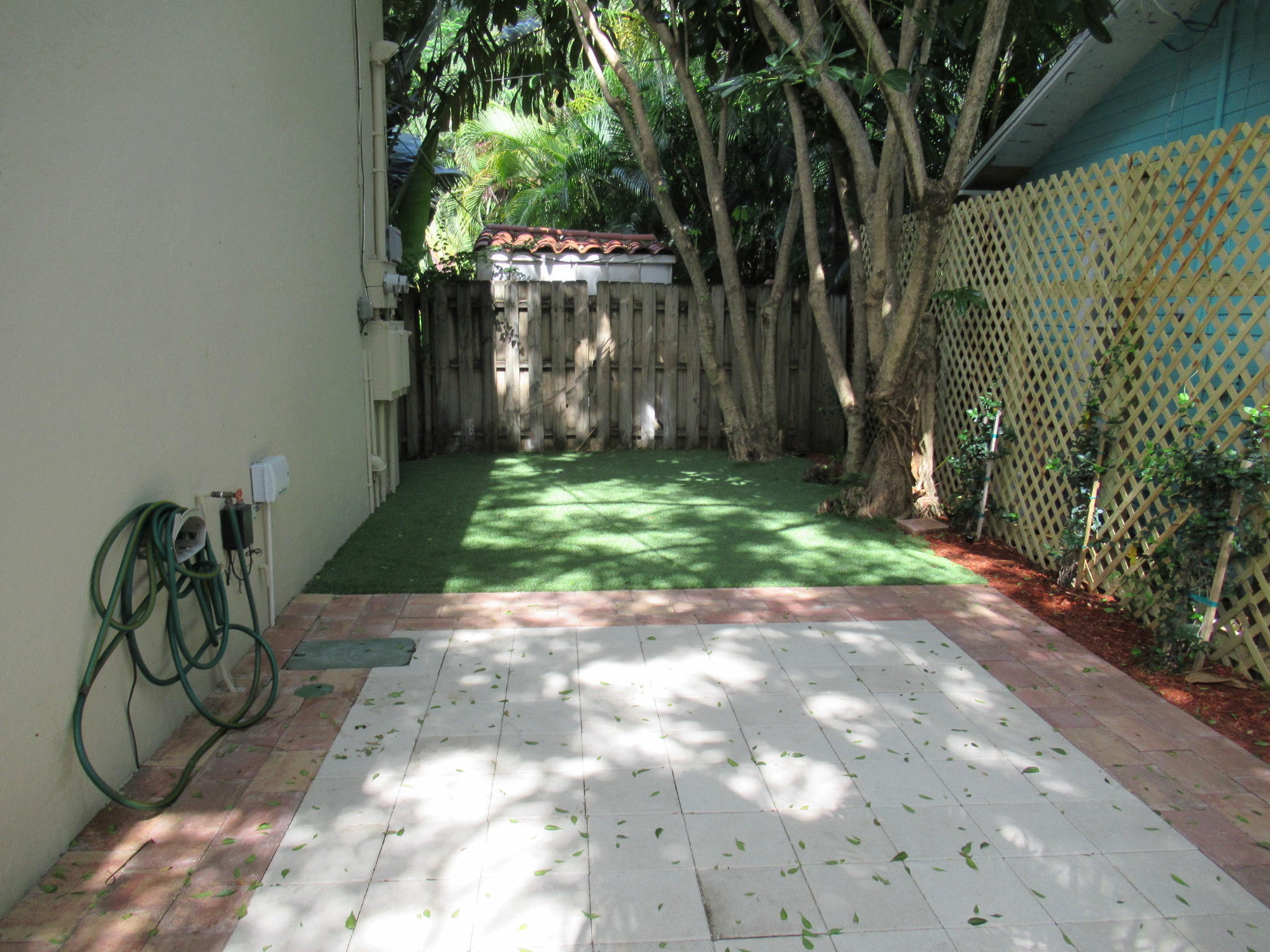 FLAMINGO PARK - Residential Lease