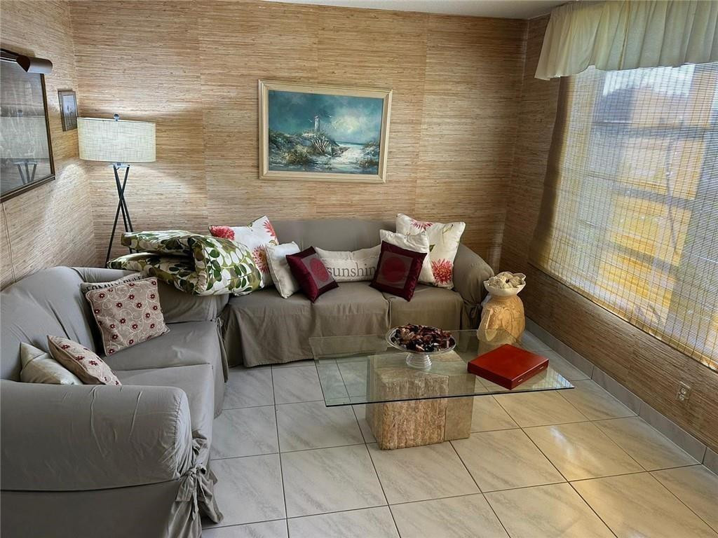 NO 20 PALM-AIRE COUNTRY CLUB - Residential Lease