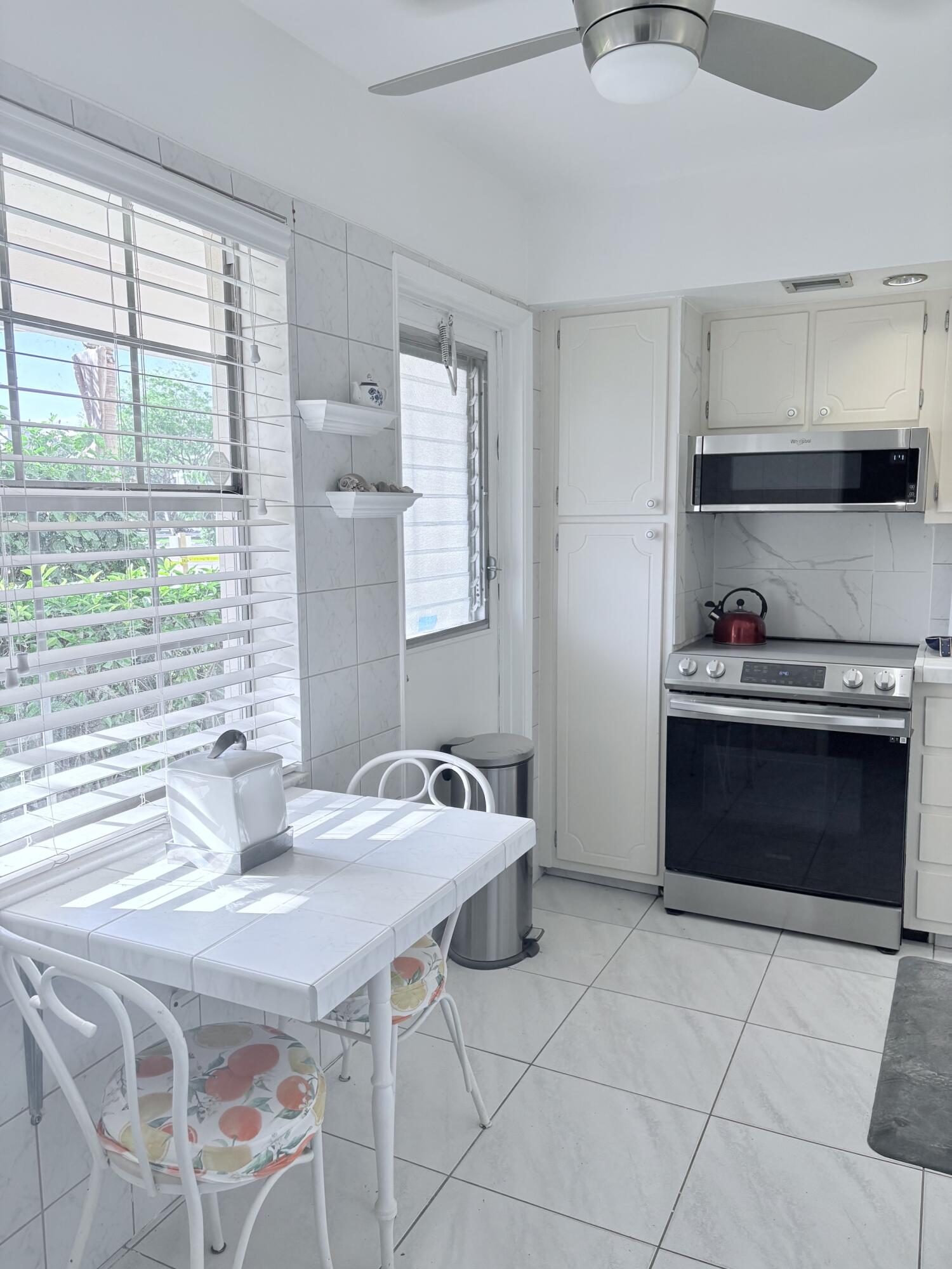 NO 20 PALM-AIRE COUNTRY CLUB - Residential Lease
