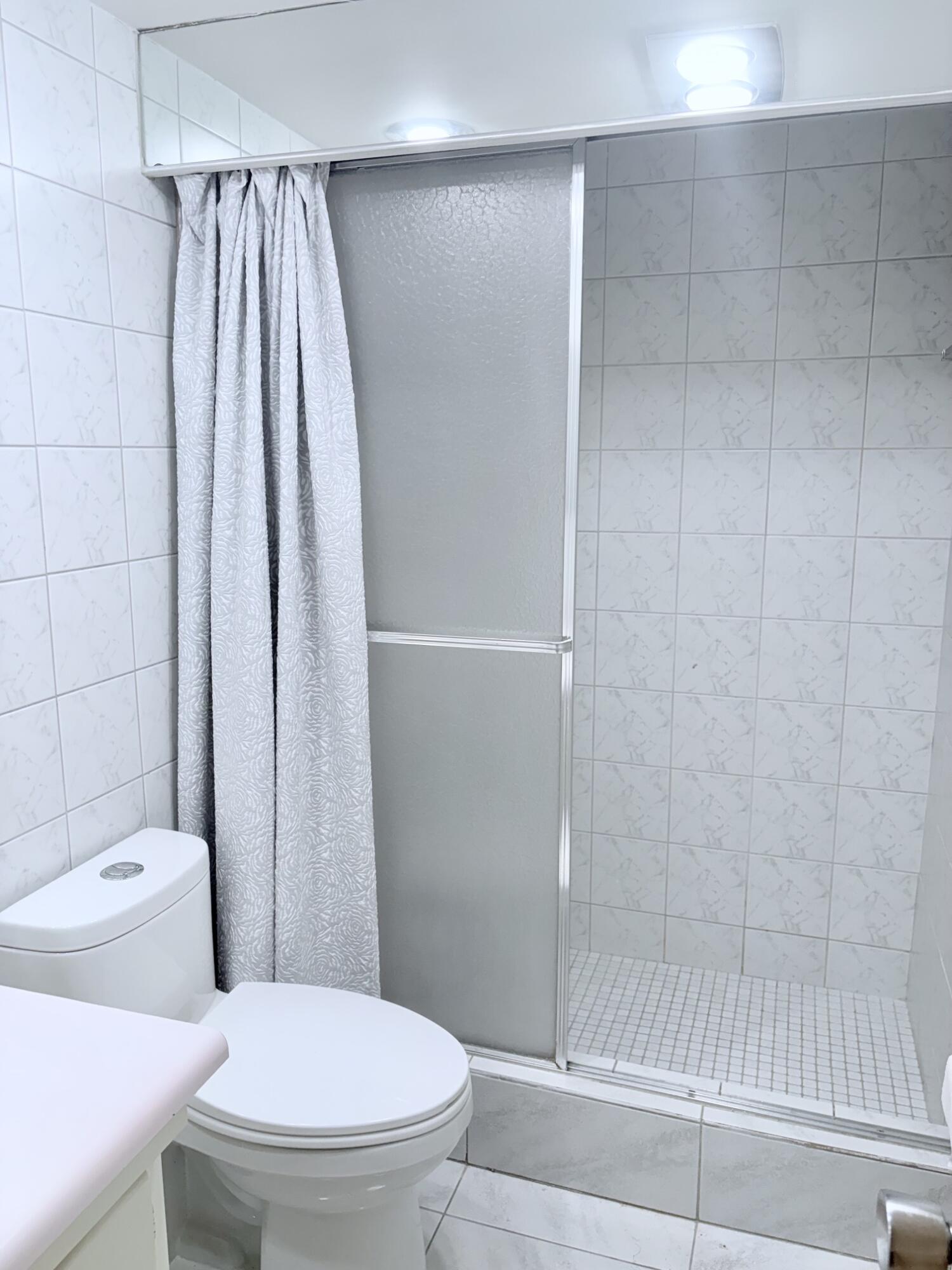 NO 20 PALM-AIRE COUNTRY CLUB - Residential Lease