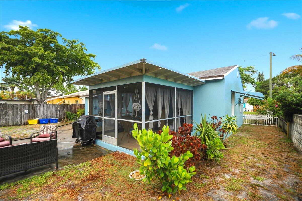 LAKE WORTH TOWN OF - Residential