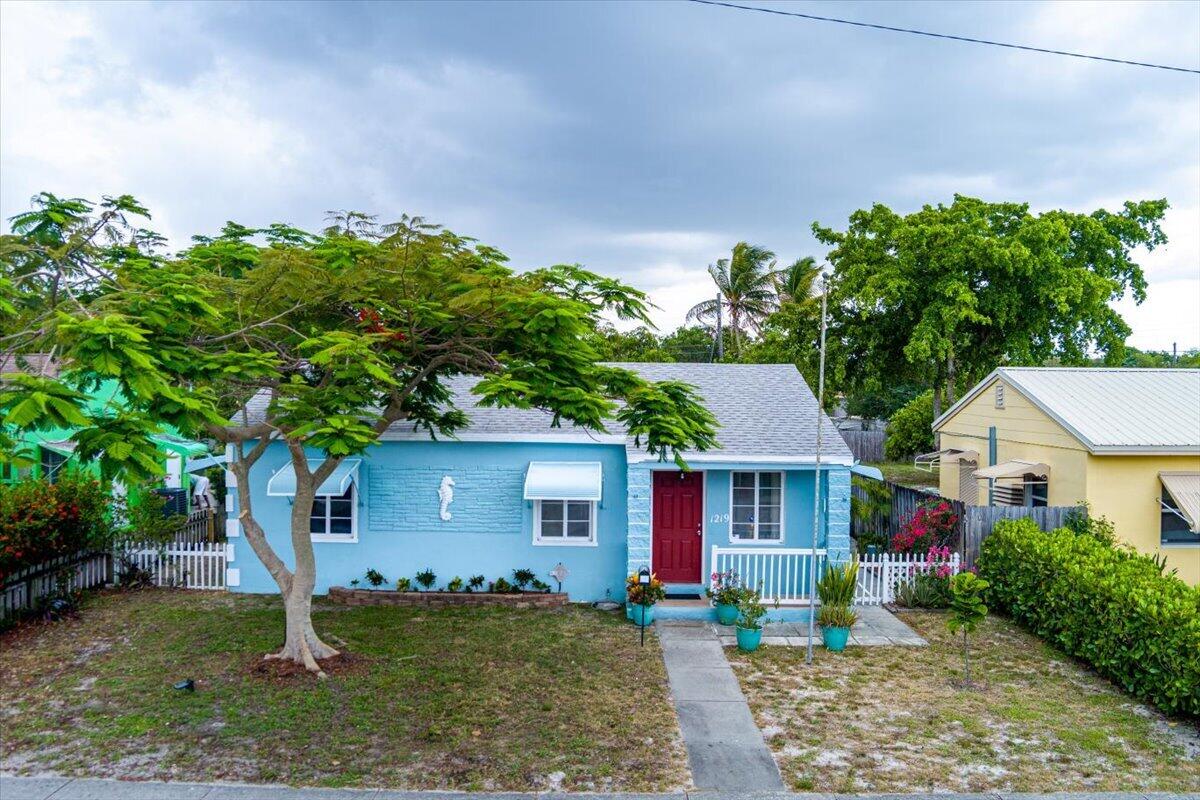 LAKE WORTH TOWN OF - Residential