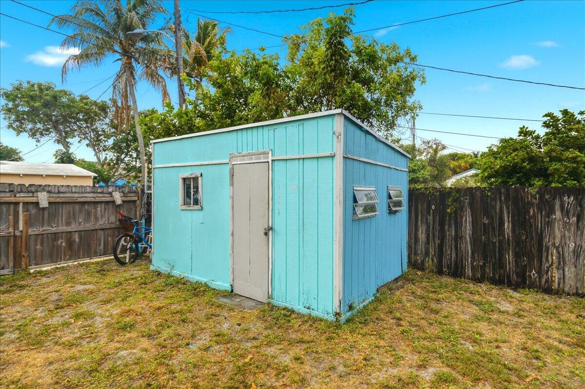 LAKE WORTH TOWN OF - Residential