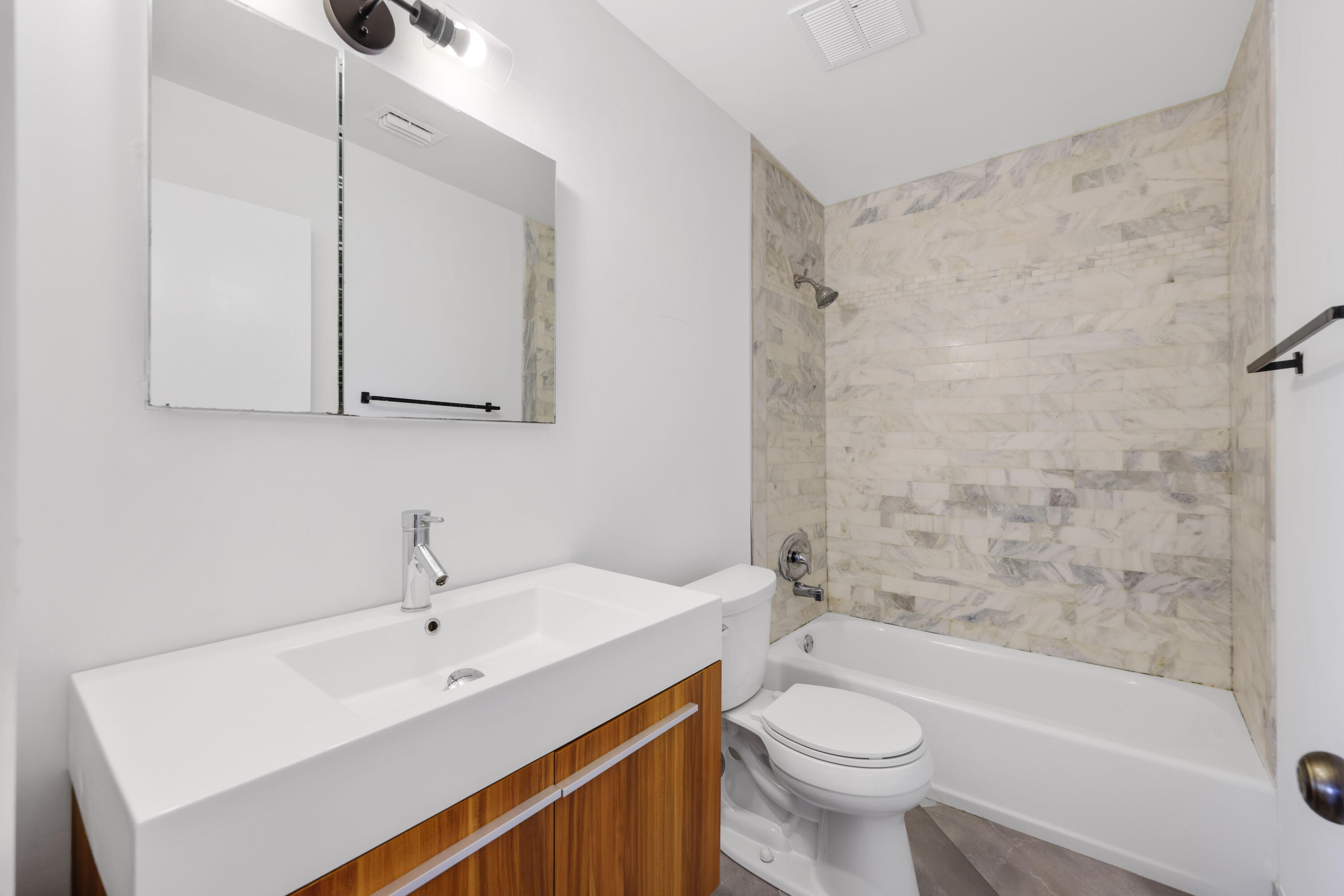 BOCA ISLE CONDO - Residential Lease