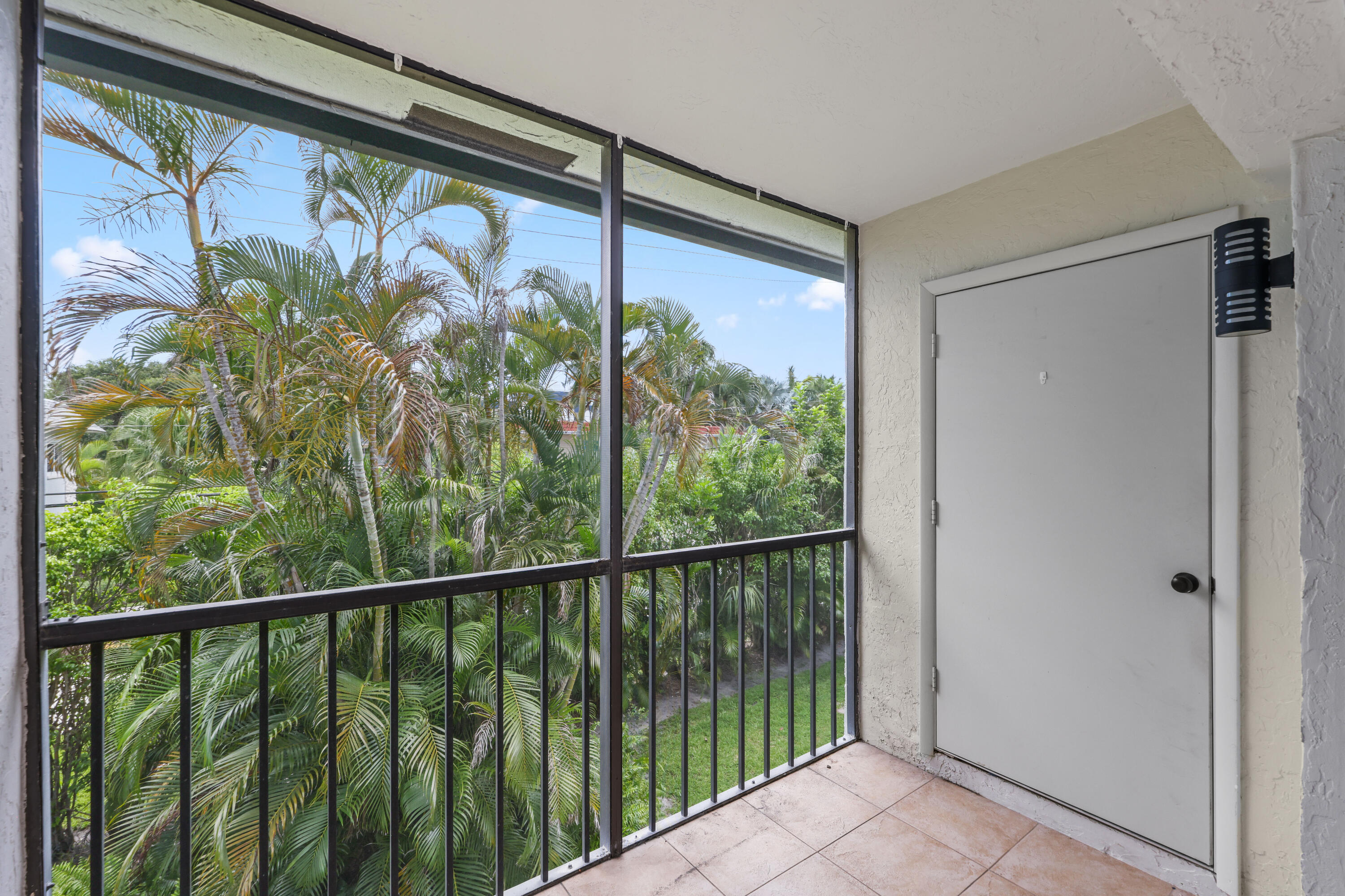 BOCA ISLE CONDO - Residential Lease