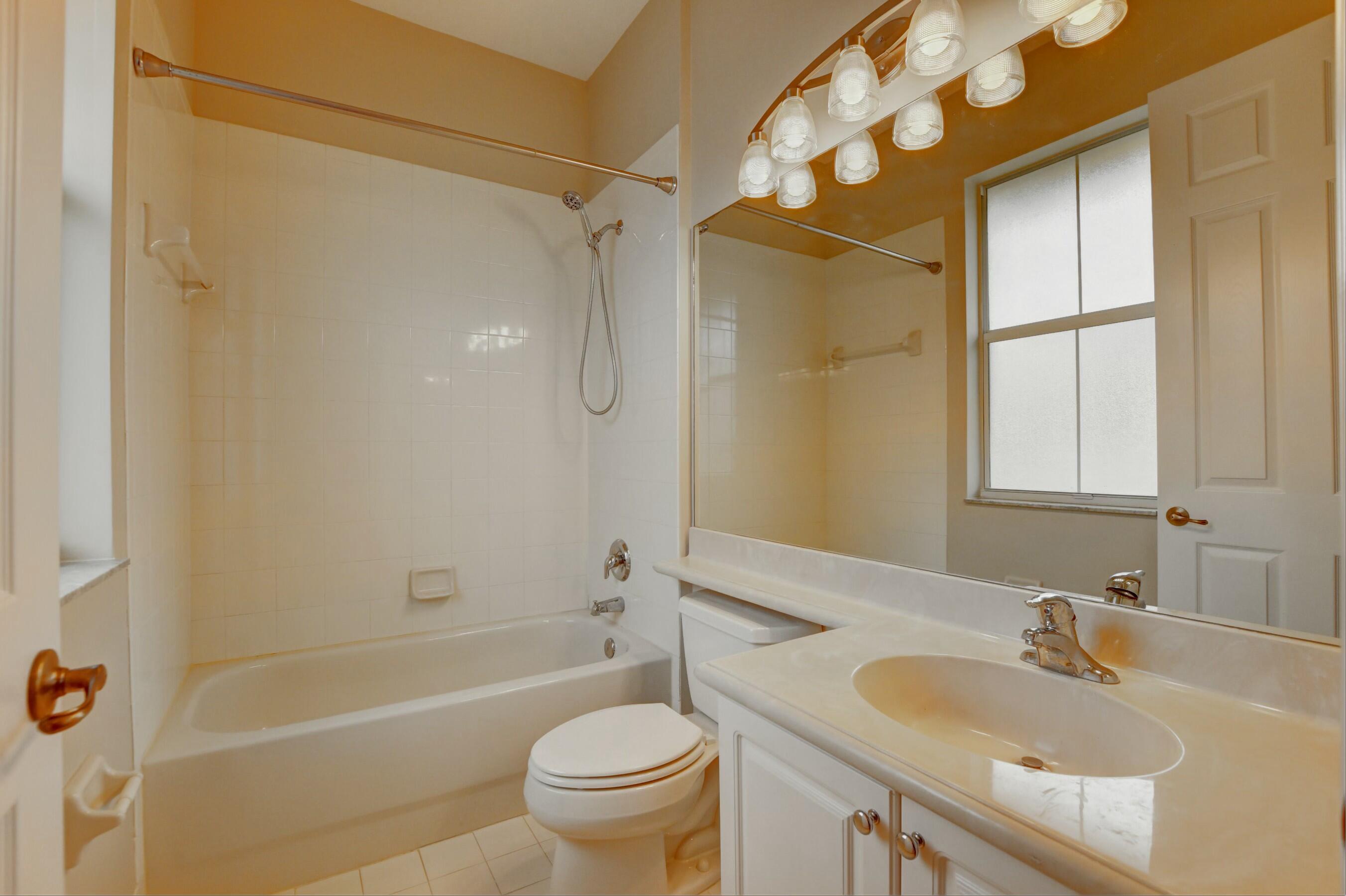 RENAISSANCE COMMONS PUD - Residential Lease