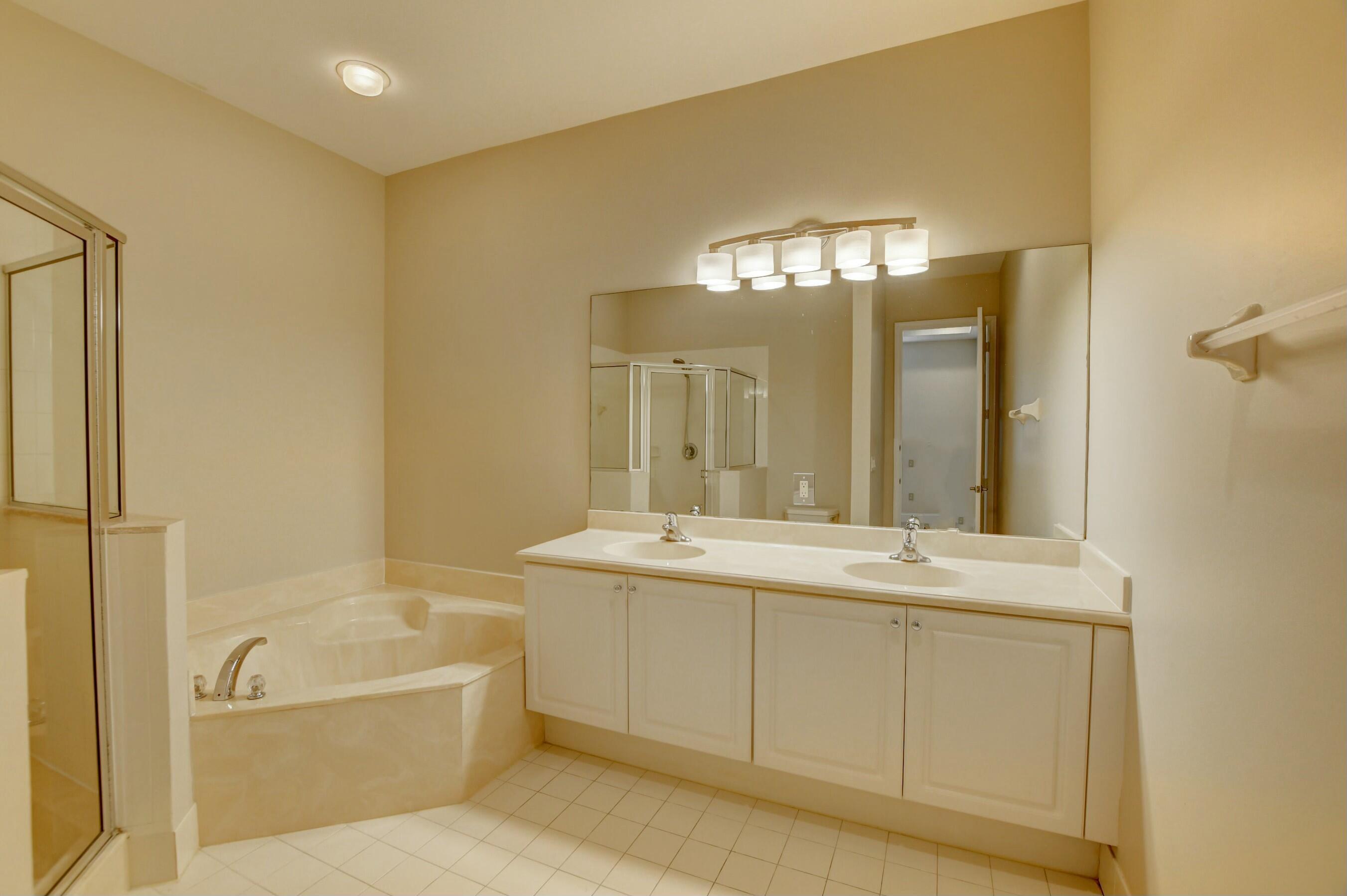 RENAISSANCE COMMONS PUD - Residential Lease