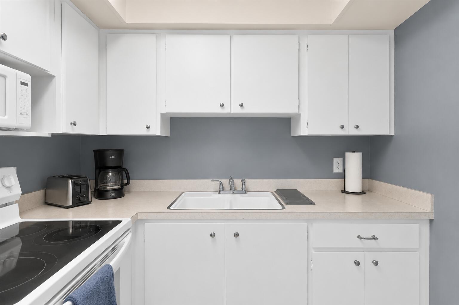 MERIDIAN CONDO 14 - Residential