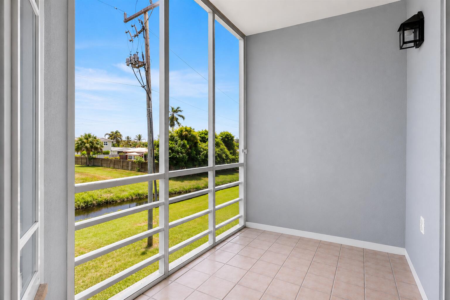 MERIDIAN CONDO 14 - Residential