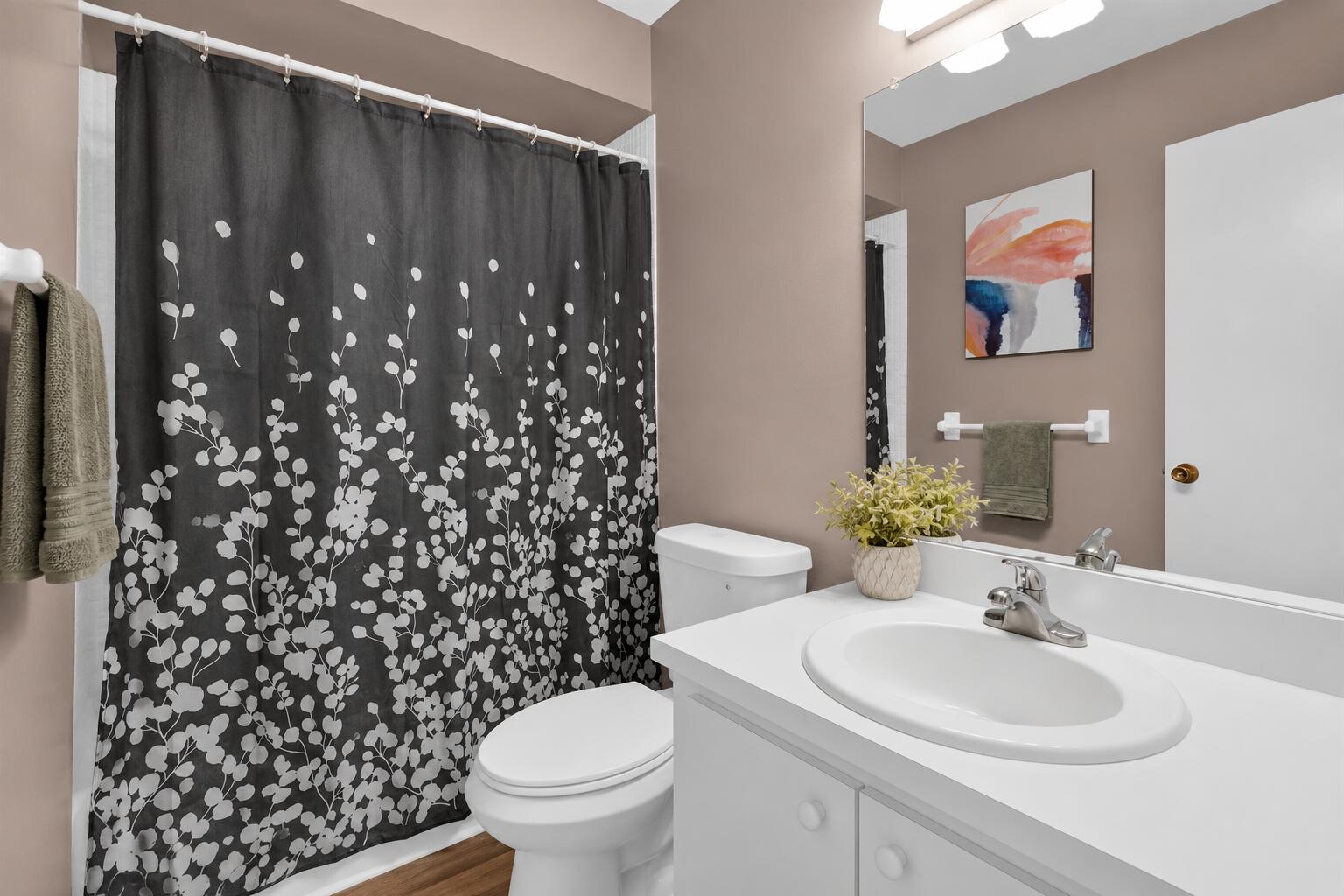 MERIDIAN CONDO 14 - Residential
