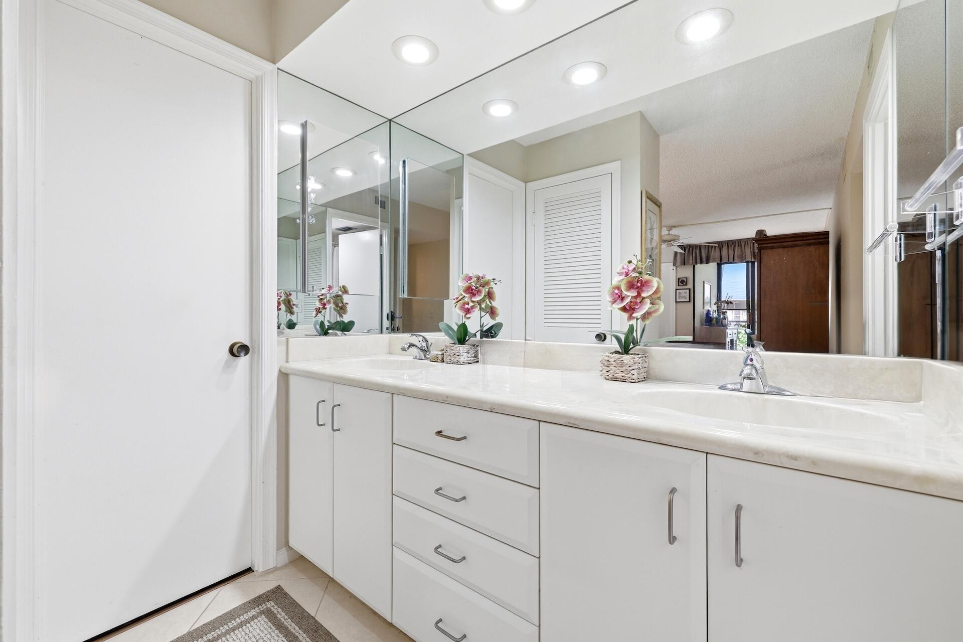 WOODLAND LAKES - Residential