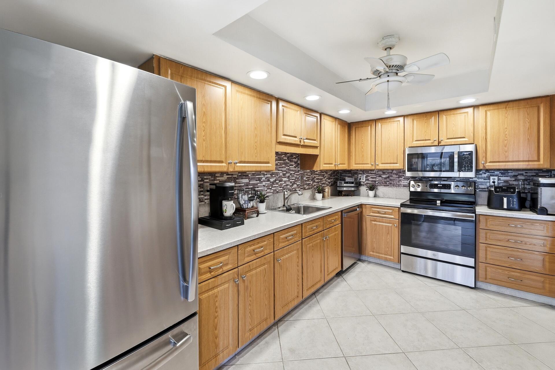 WOODLAND LAKES - Residential