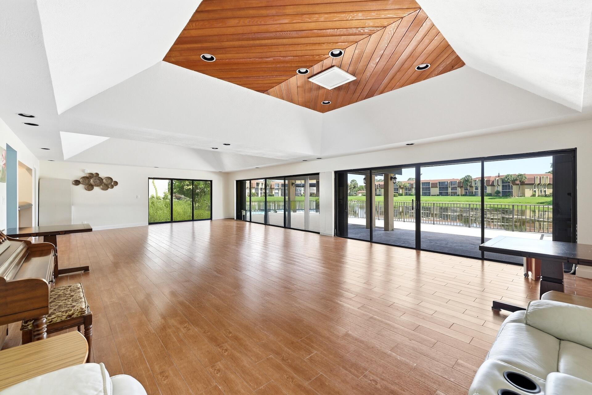 WOODLAND LAKES - Residential