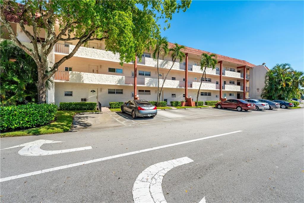 Hollybrook Golf & Tennis - Residential