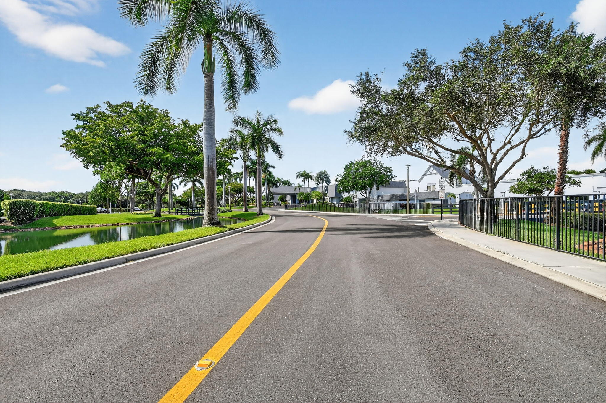 HUNTINGTON LAKES SEC ONE CONDOS - Residential