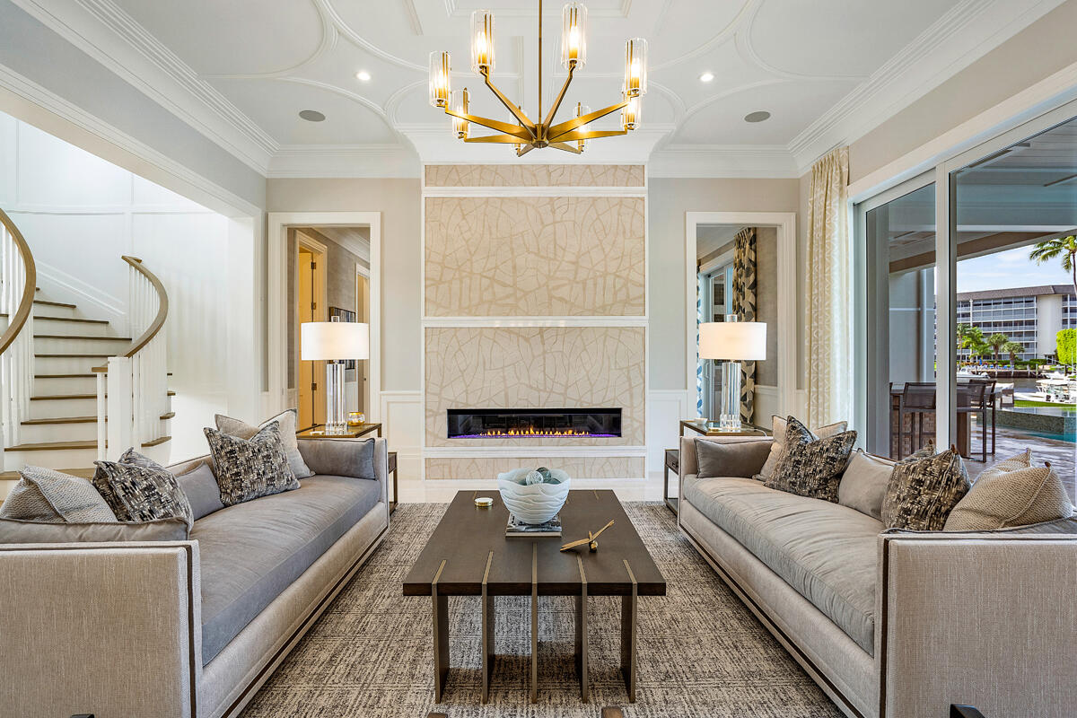 ROYAL PALM YACHT & COUNTRY CLUB - Residential