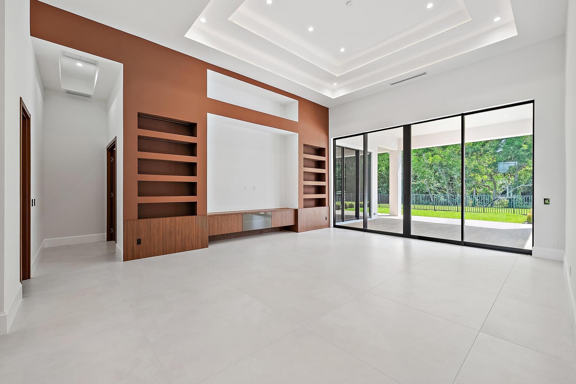 STONEWAL ESTATES, BAY HILL ESTATES - Residential