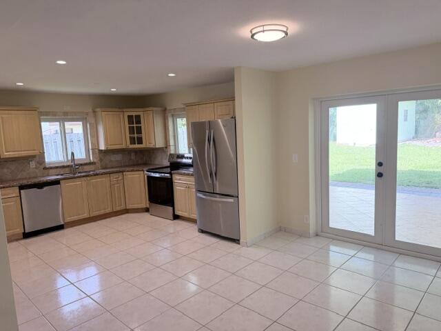 DEBONAIRE ESTATES - Residential Lease