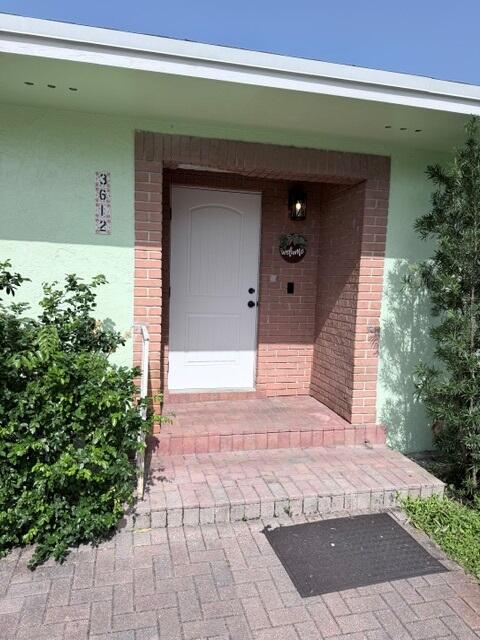 DEBONAIRE ESTATES - Residential Lease