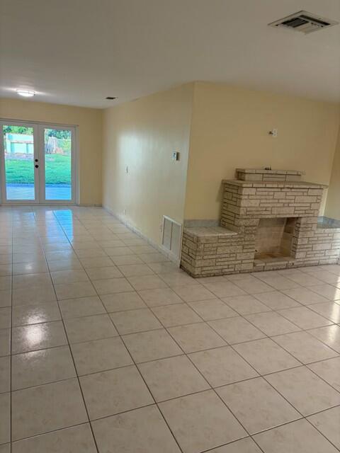 DEBONAIRE ESTATES - Residential Lease