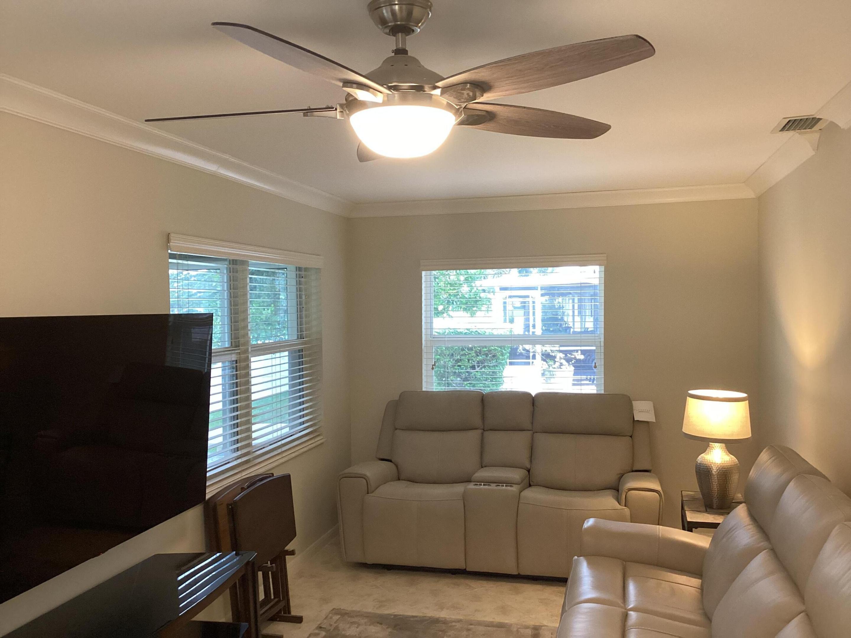 DELRAY VILLAS 4 - Residential