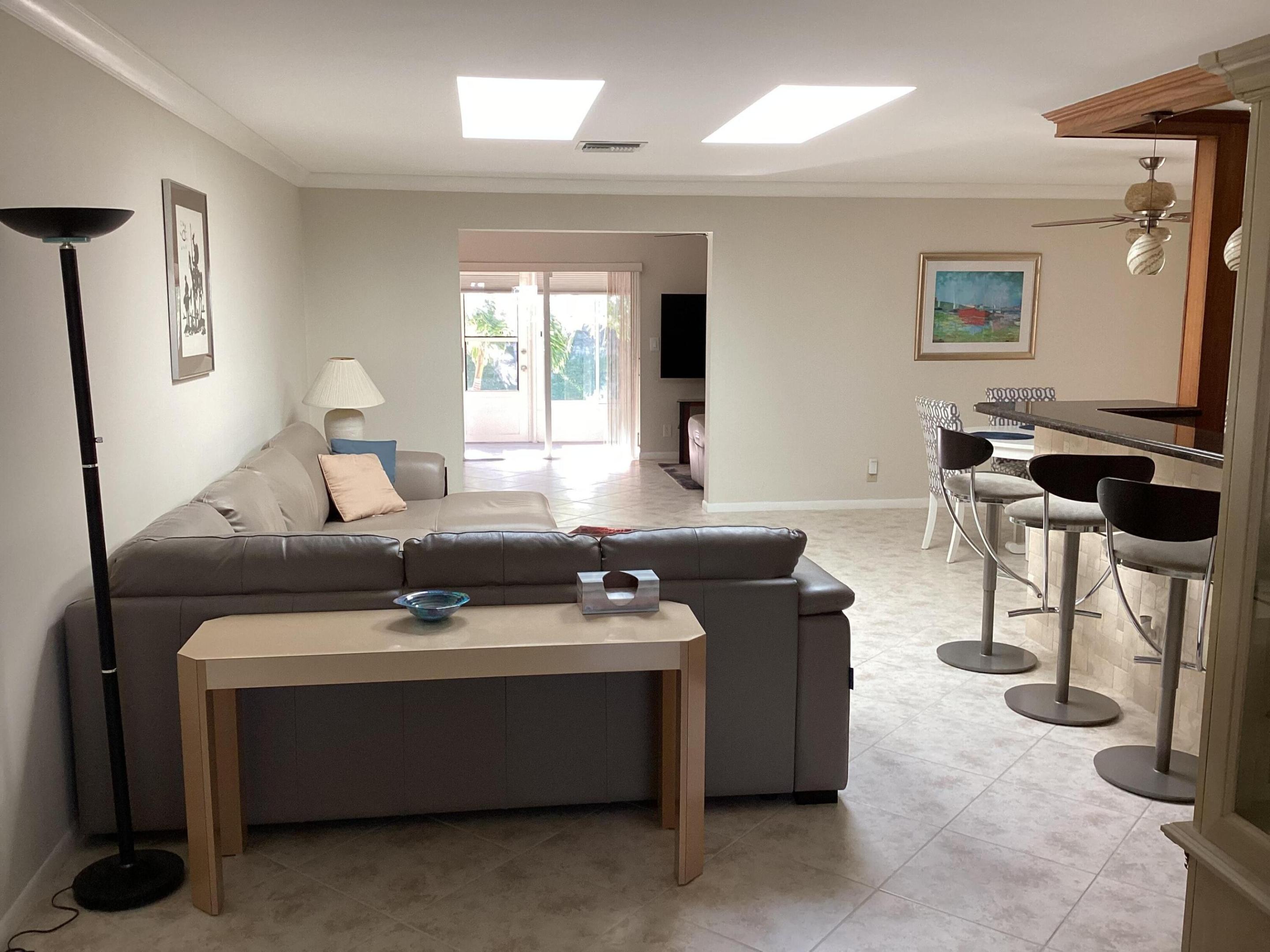 DELRAY VILLAS 4 - Residential