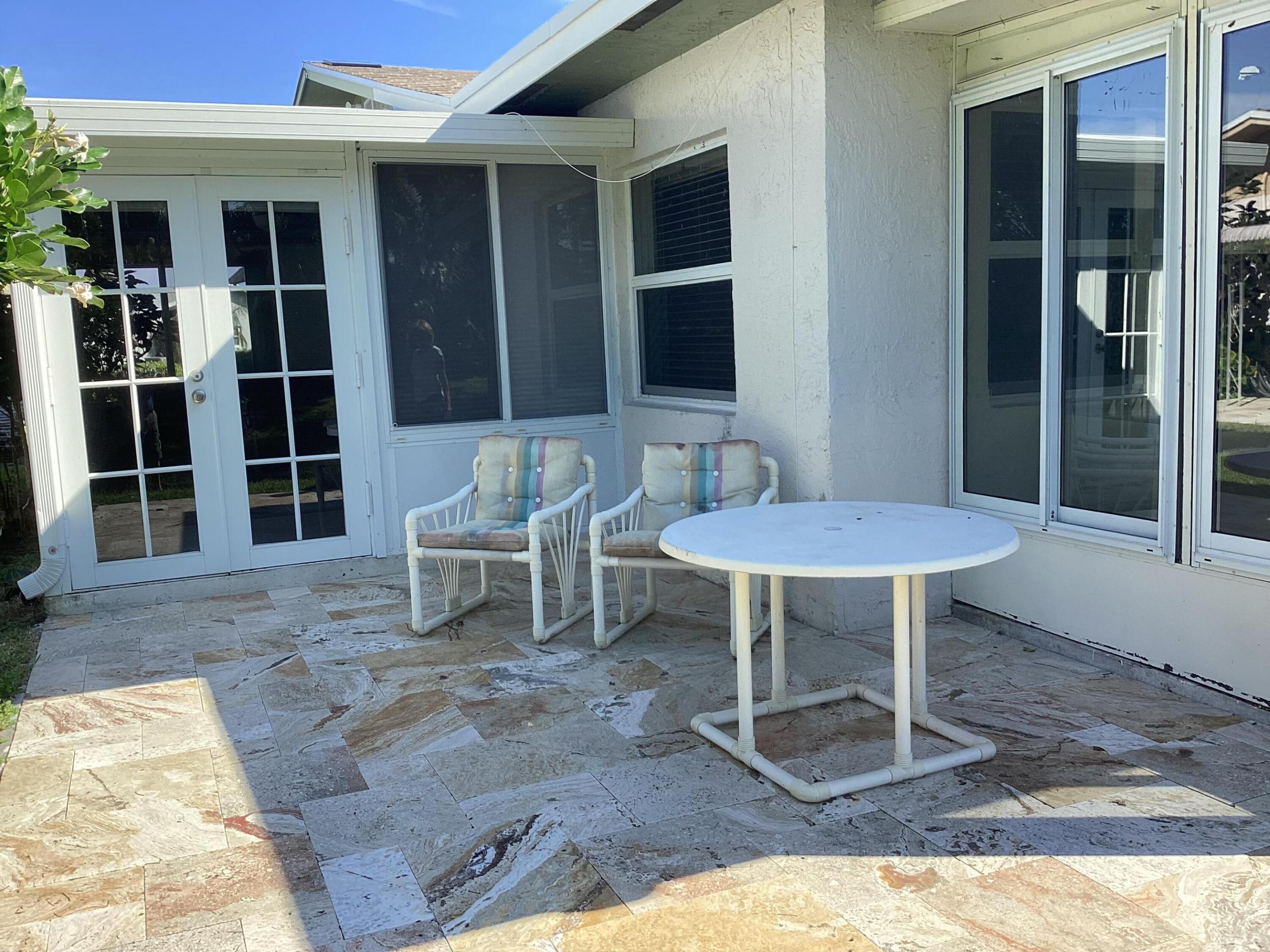 DELRAY VILLAS 4 - Residential