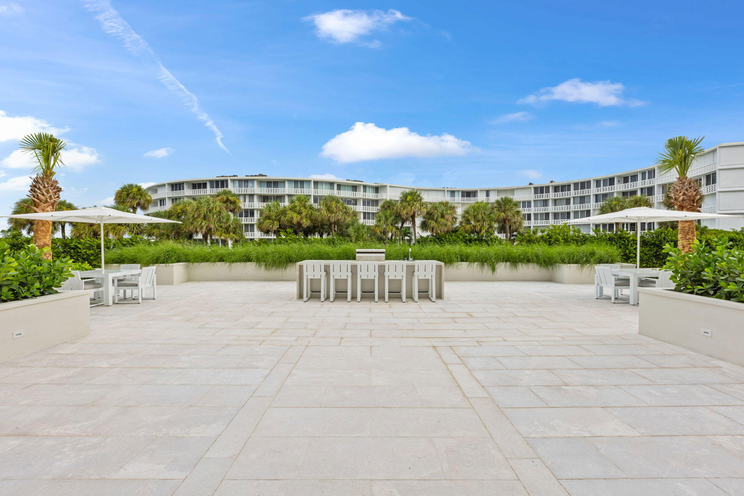 CARLYLE HOUSE CONDO - Residential
