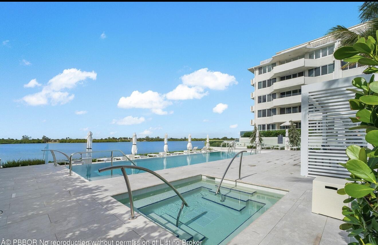 CARLYLE HOUSE CONDO - Residential